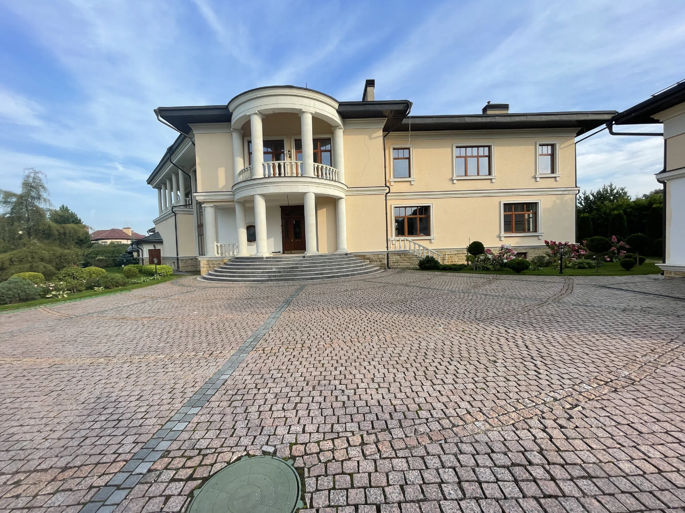 Колониальный особняк с балконами, фото 4