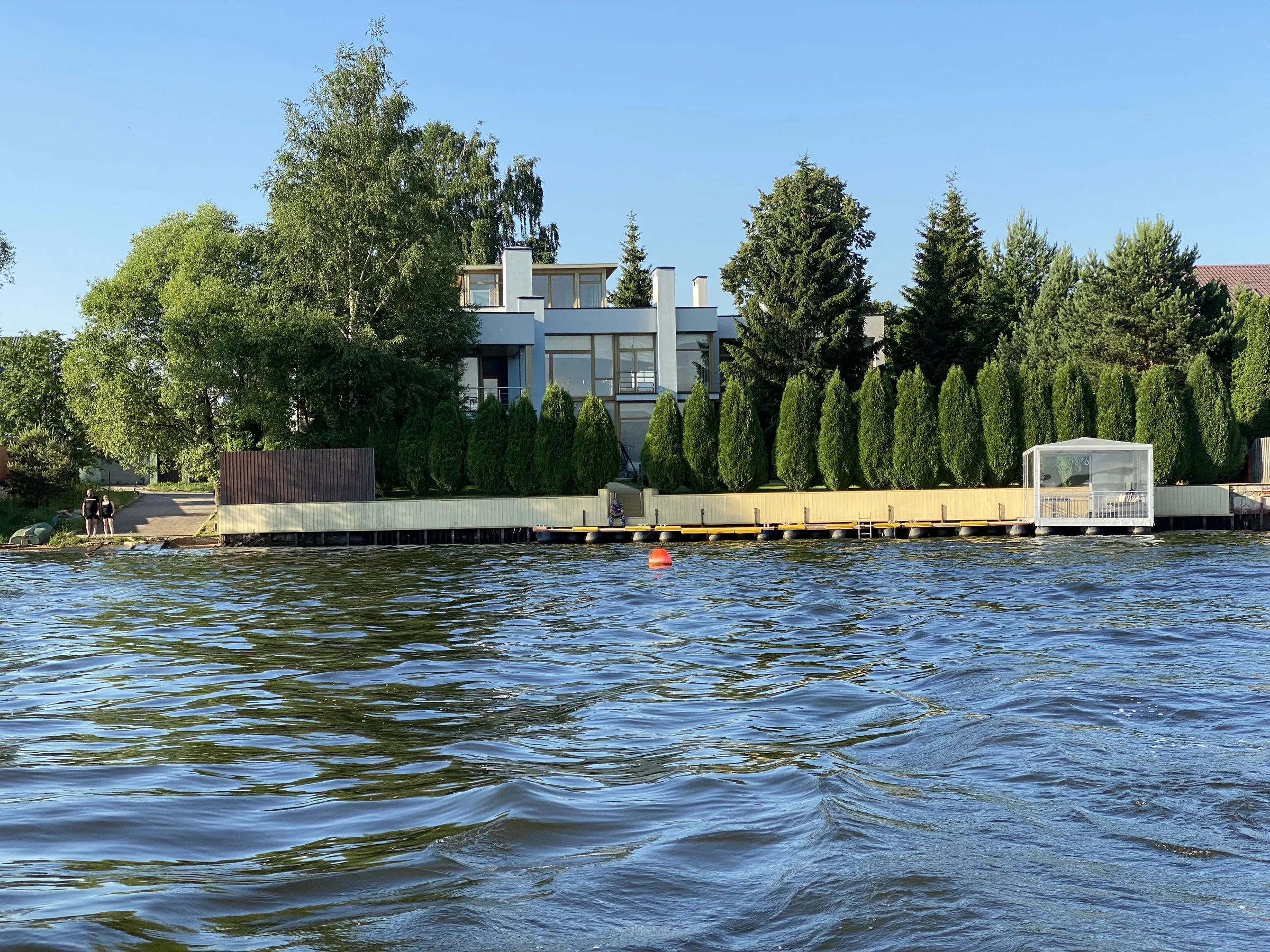 Дом с причалом у воды, фото 3