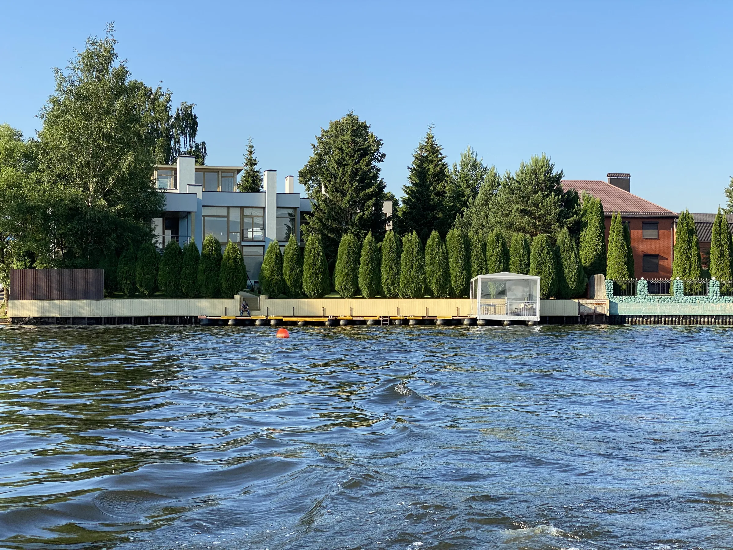 Дом с причалом у воды, фото 4