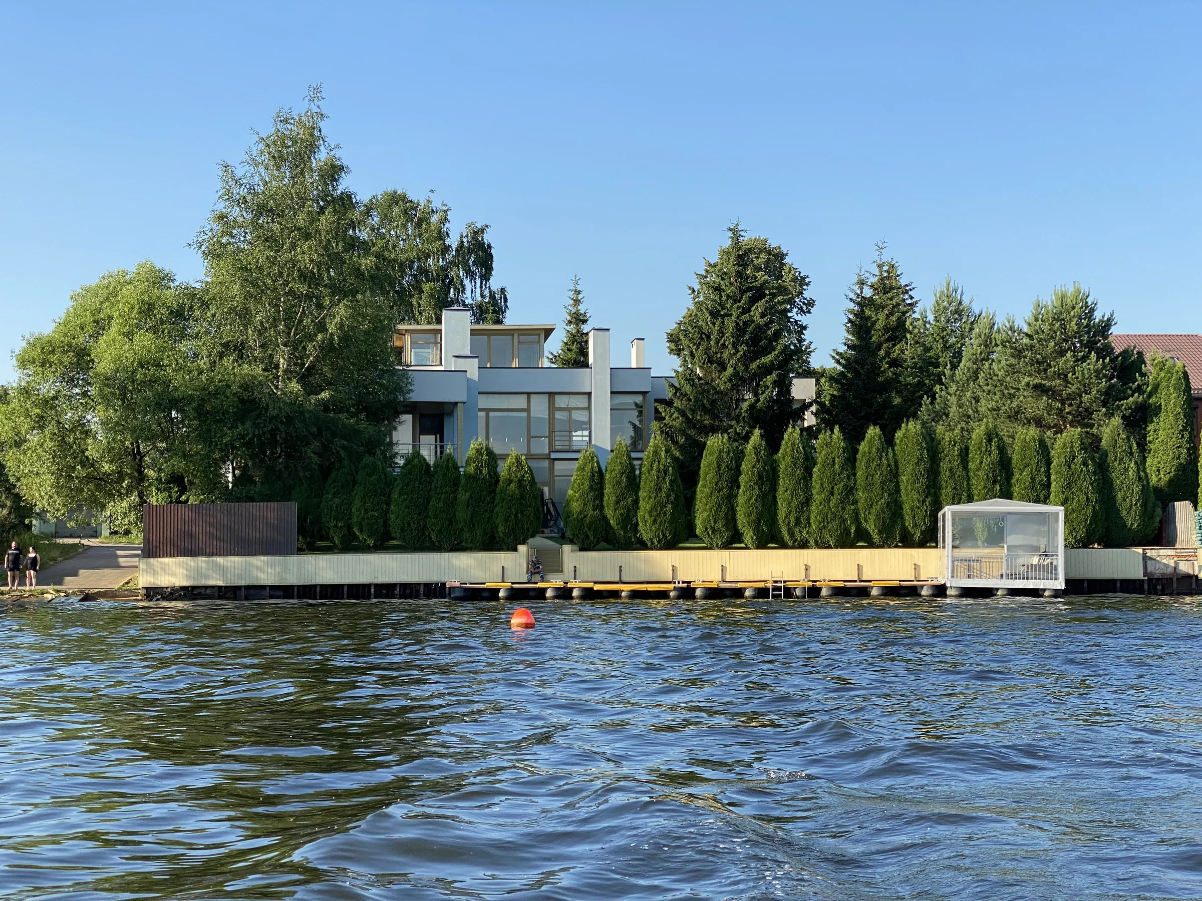 Дом с причалом у воды, фото 2