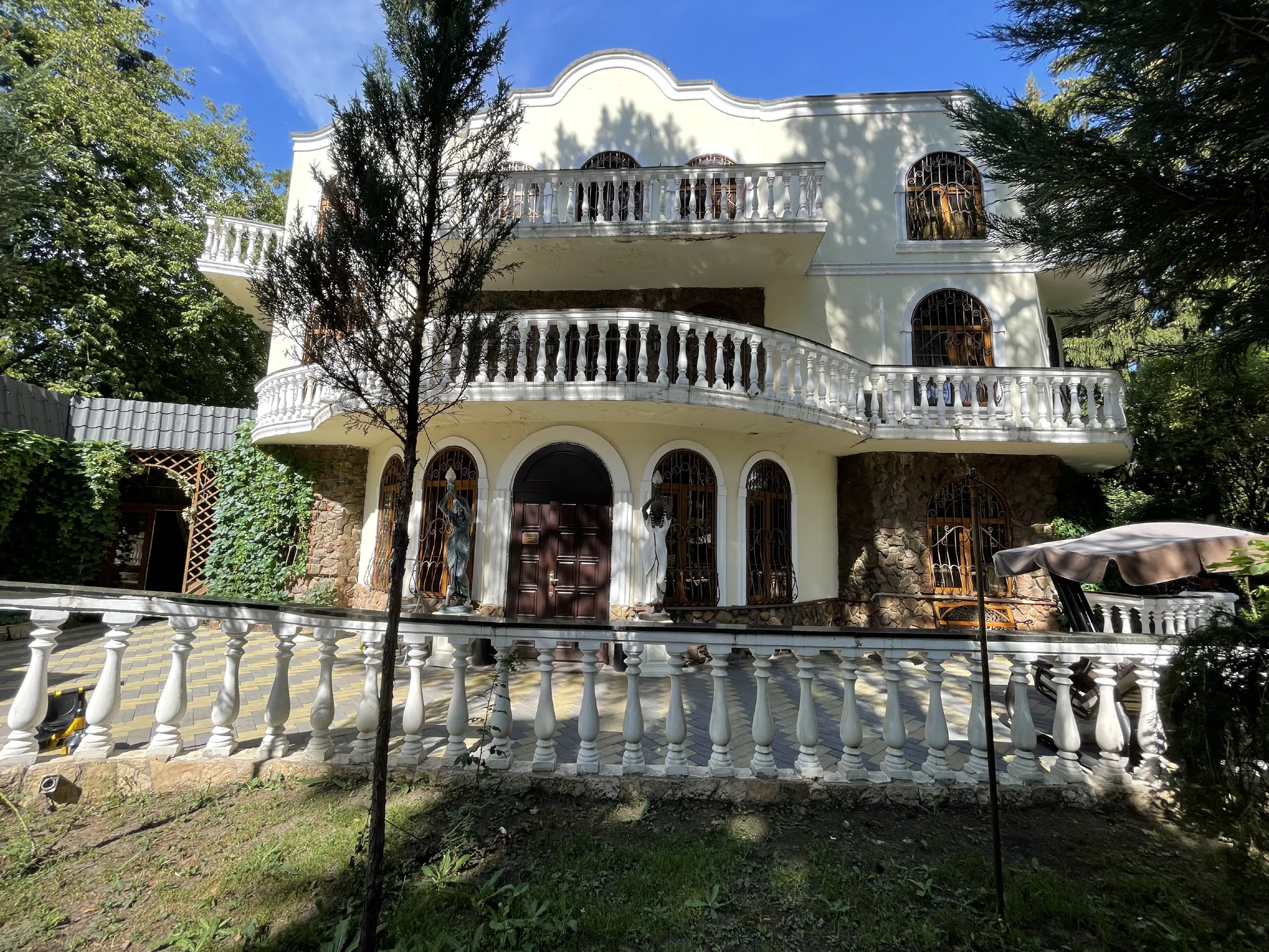 Классическая вилла в саду, фото 13