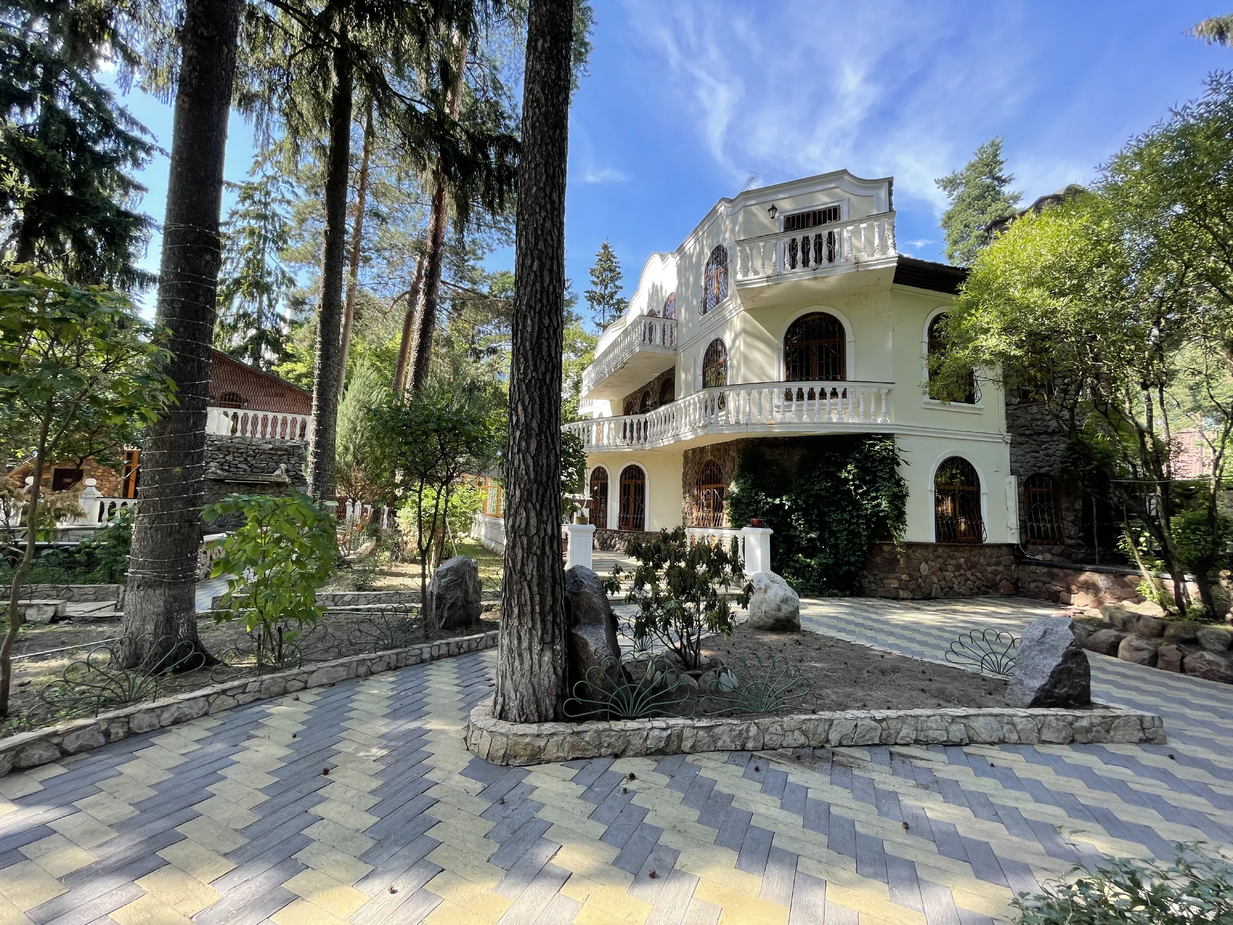 Классическая вилла в саду, фото 5