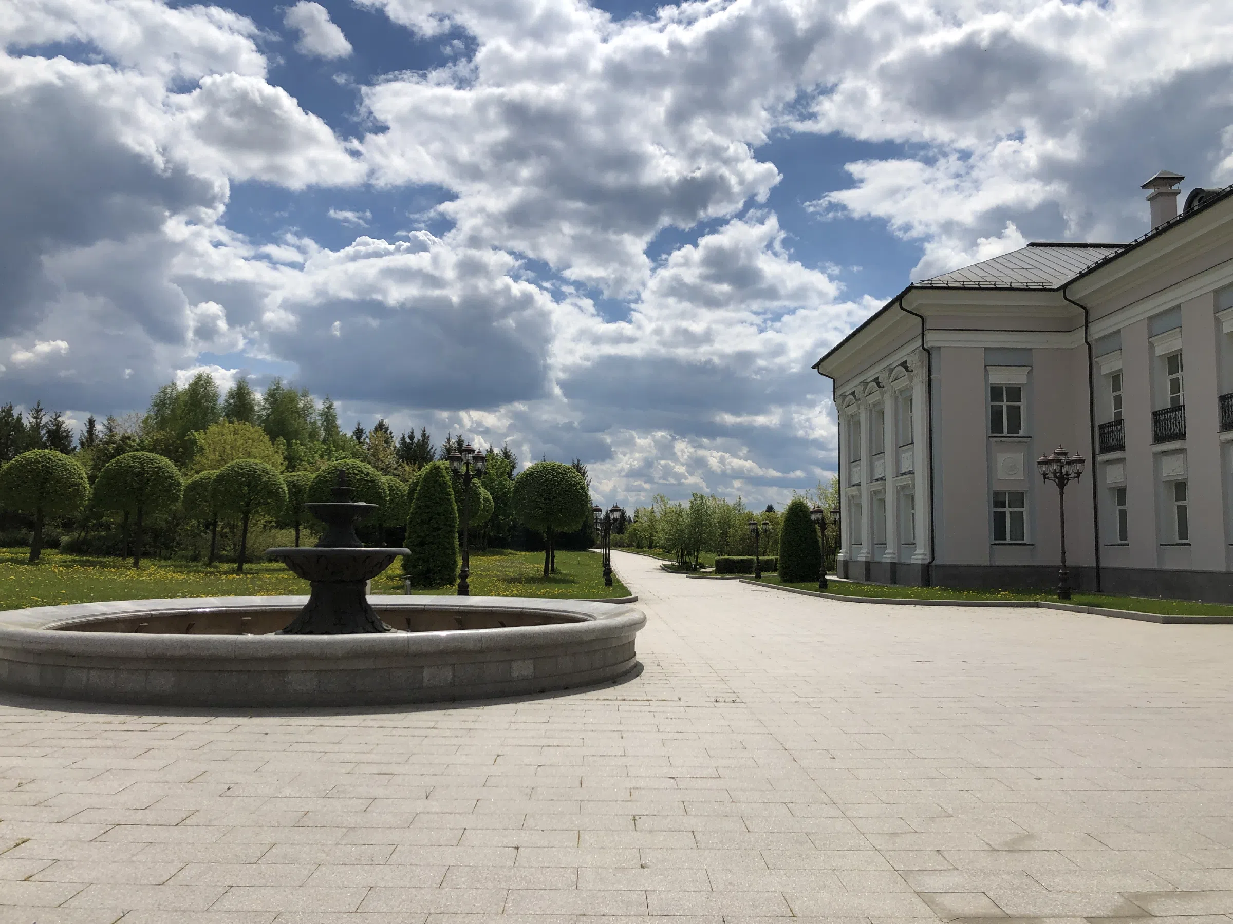Белая усадьба с куполом, фото 12