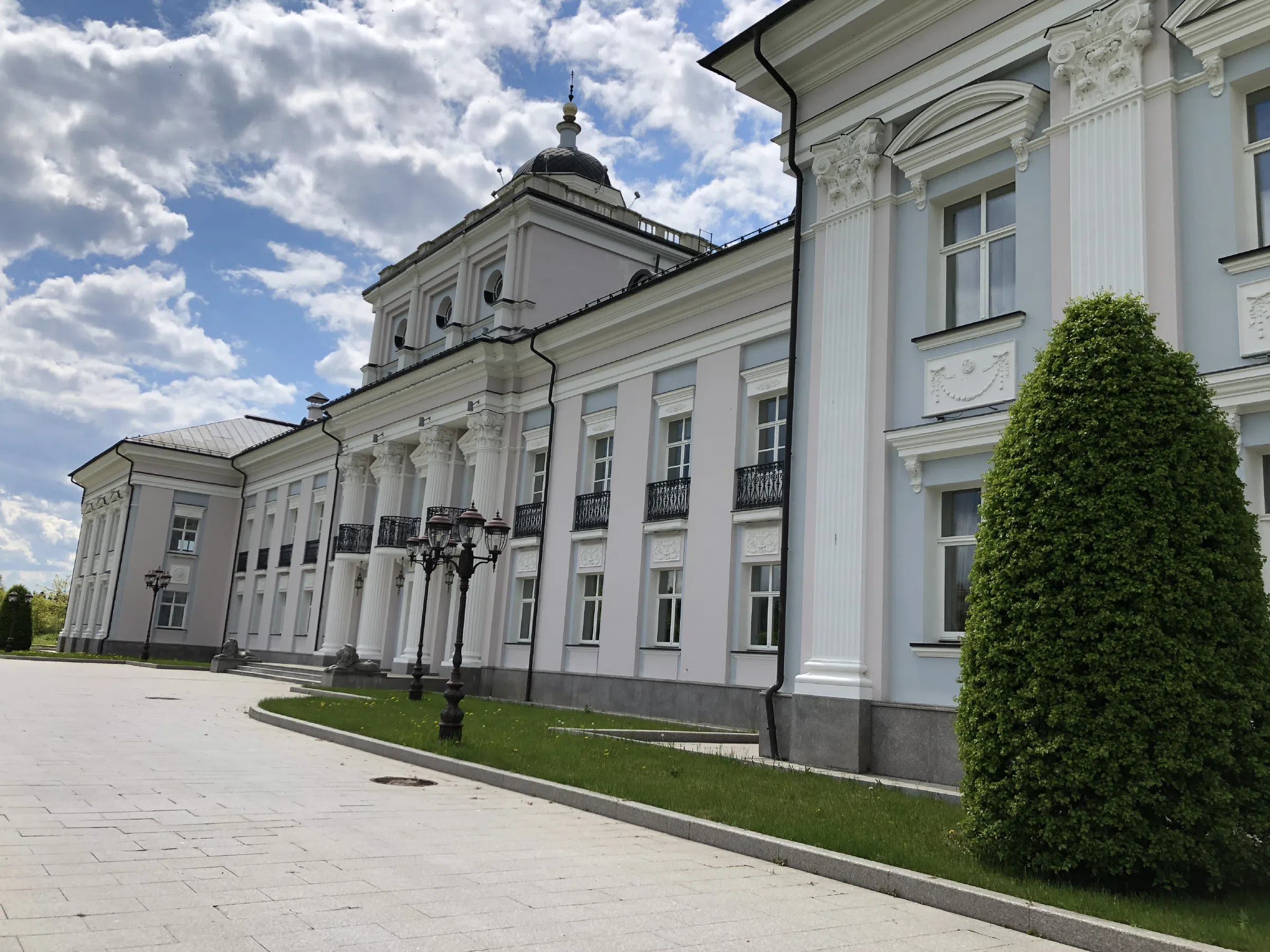 Белая усадьба с куполом, фото 10