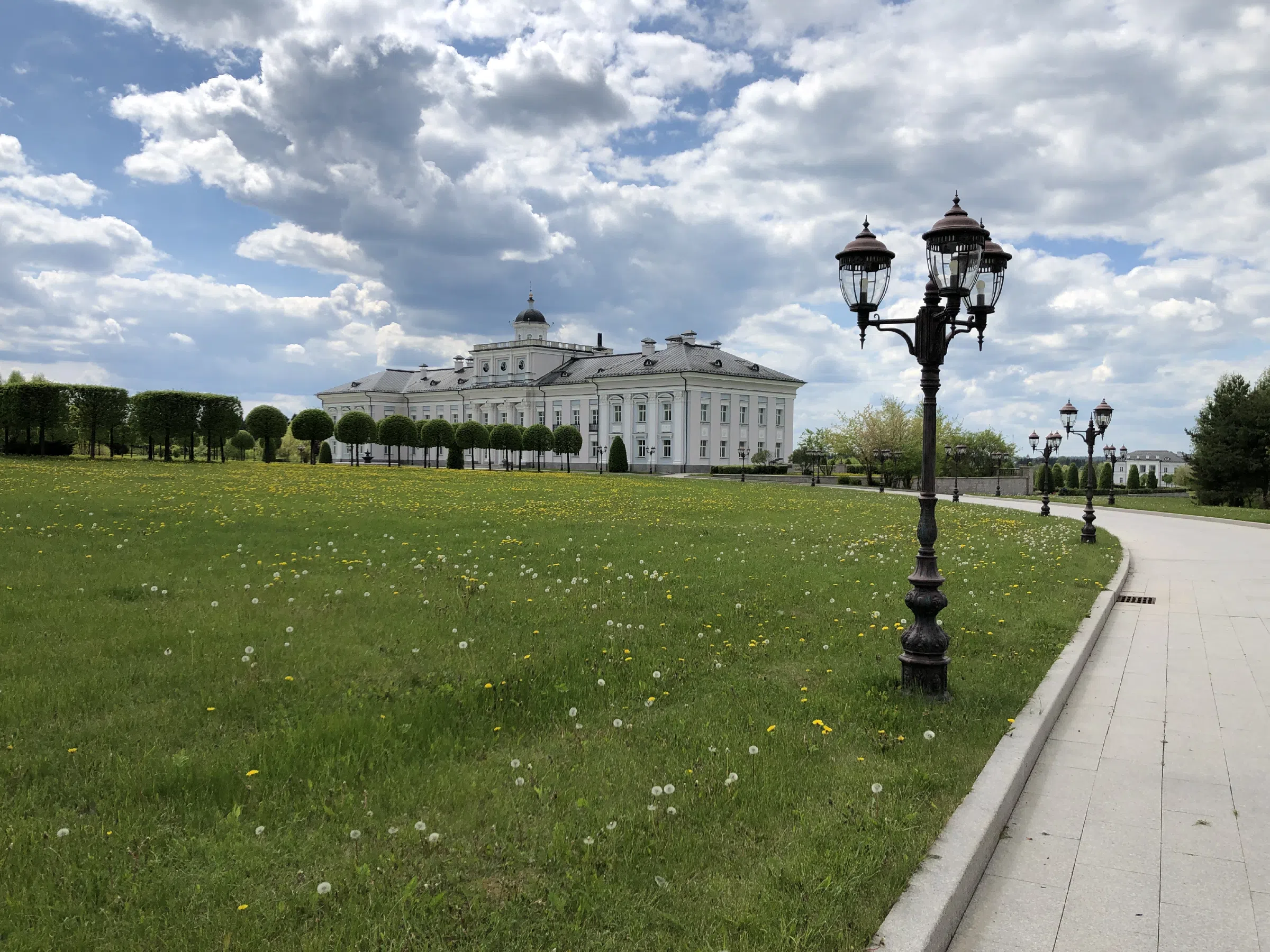 Белая усадьба с куполом, фото 6