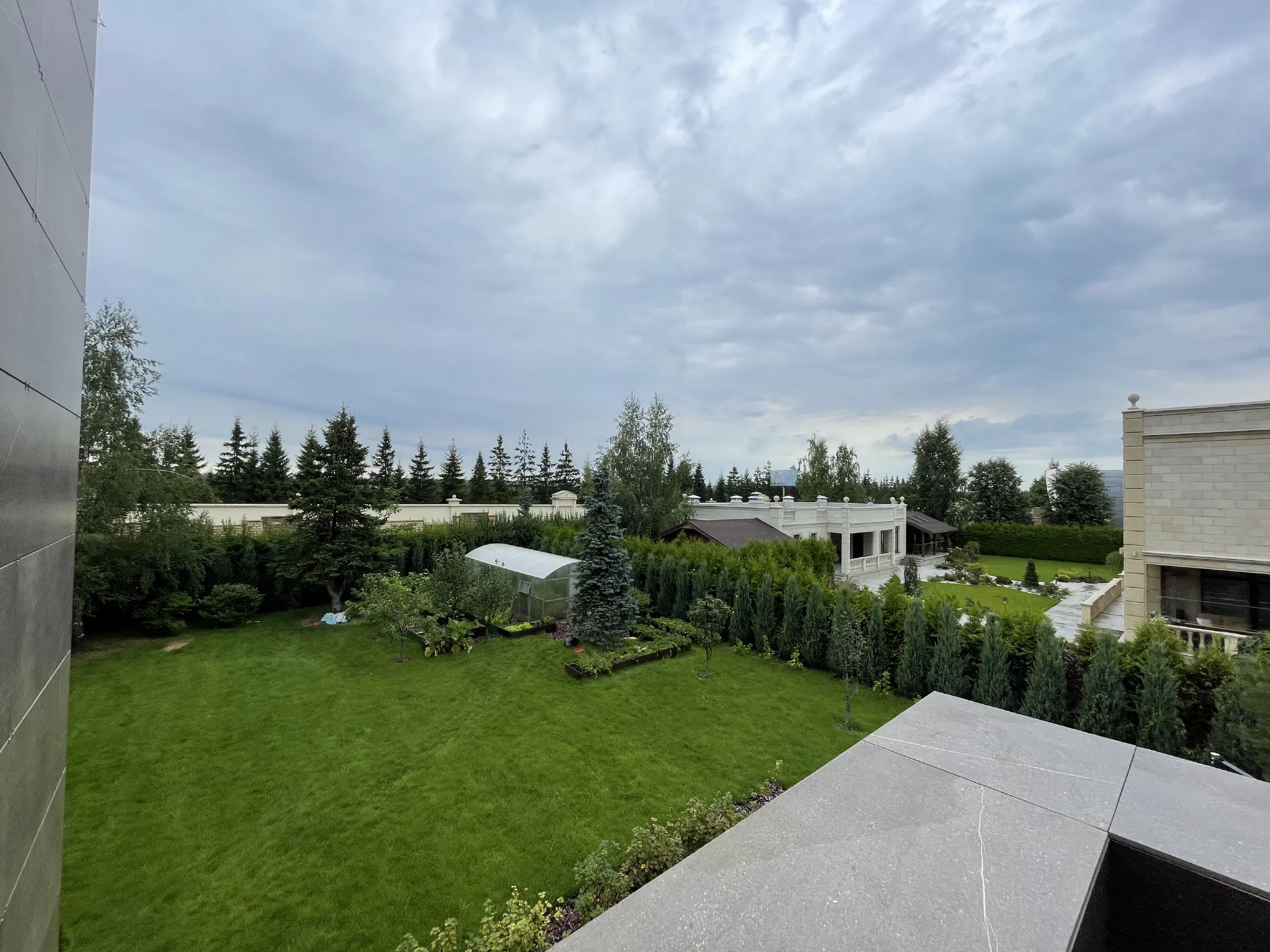 Загородный дом с прозрачной лестницей, фото 4