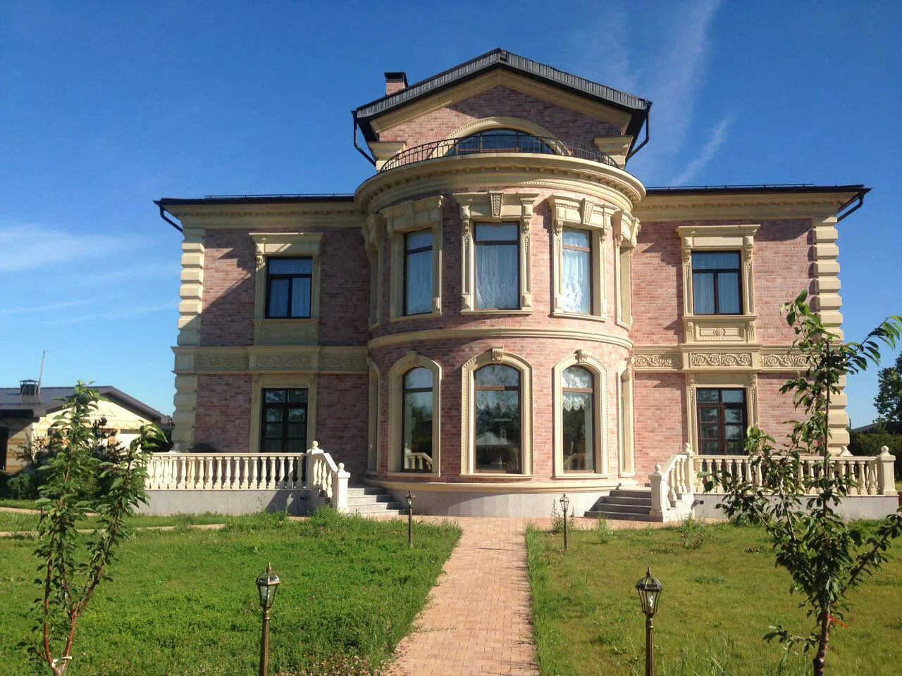 Круглый фасад в стиле барокко, фото 1