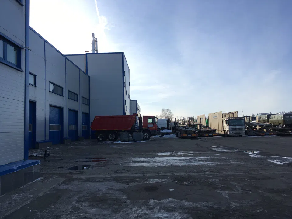 Большой гараж грузовиков, фото 12