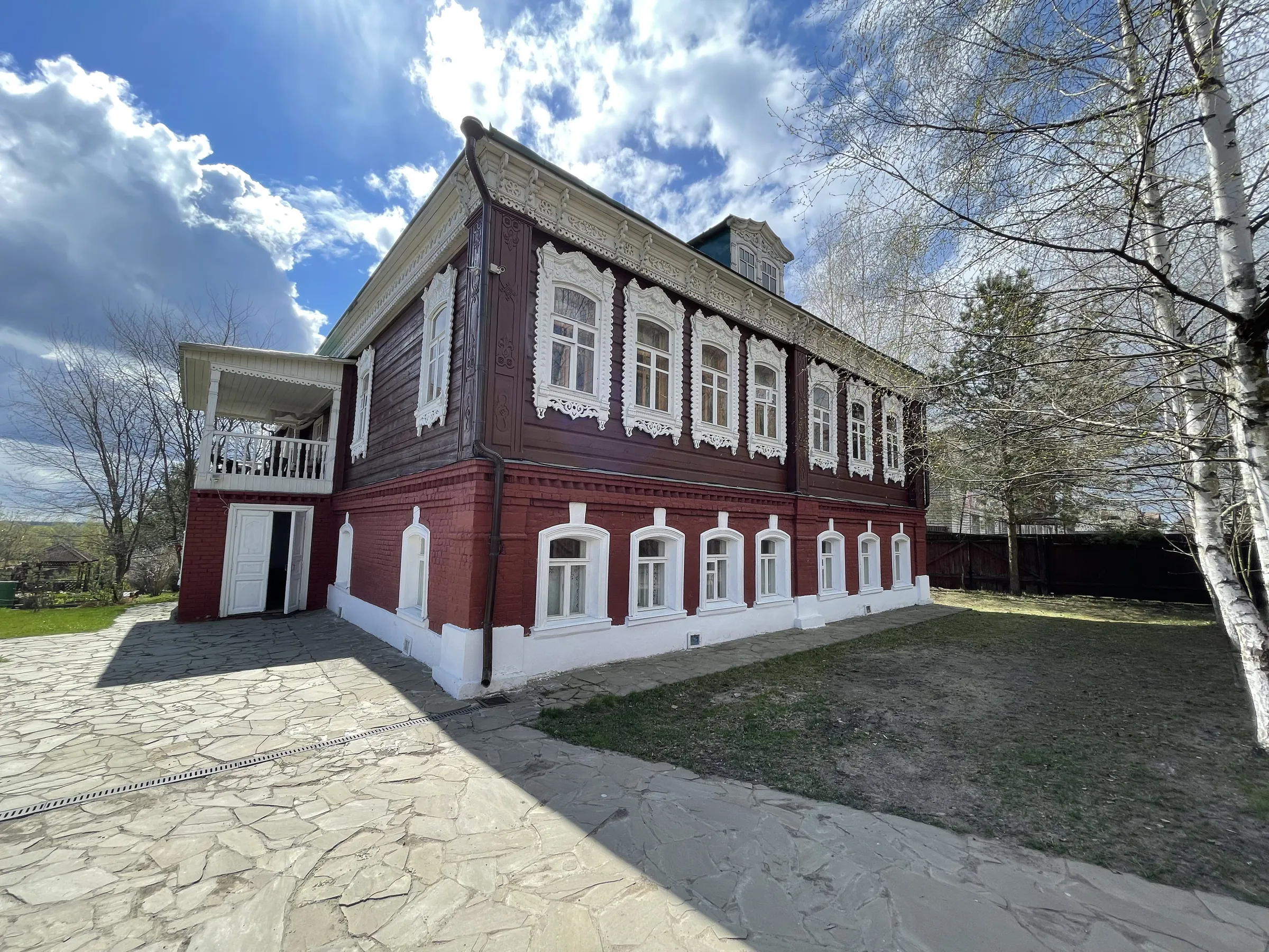 Резной дом в лесу, фото 3
