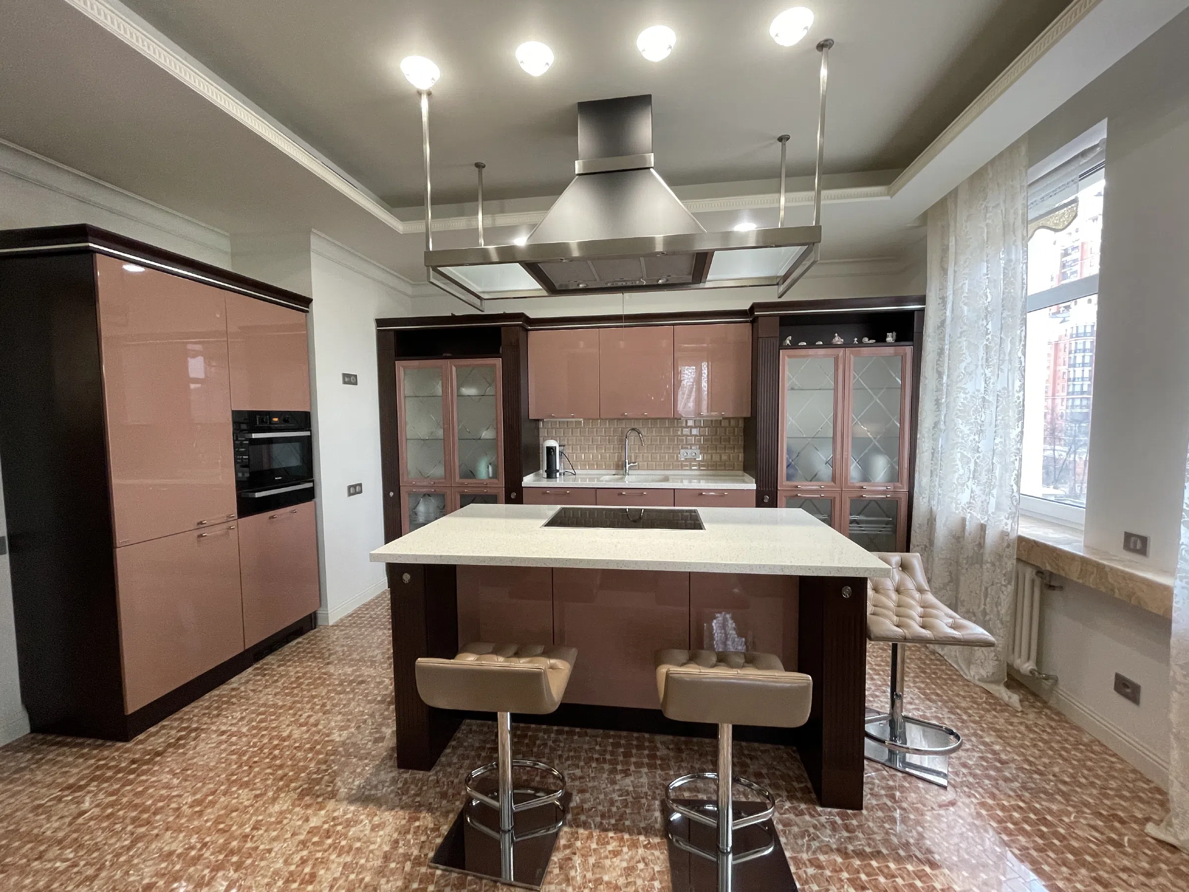 Сталинка с золотыми рамами, фото 6