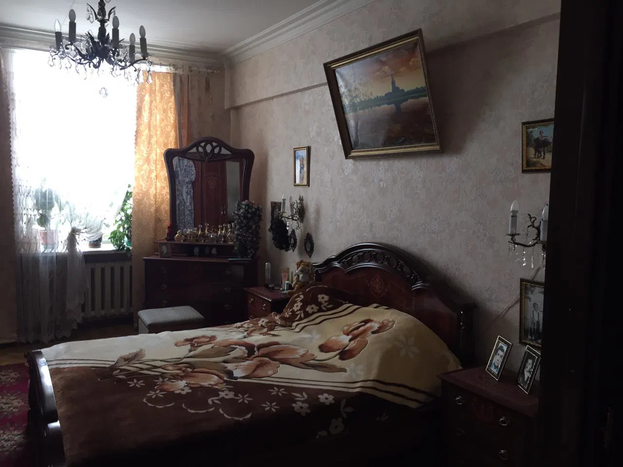 Сталинка с коврами и мебелью, фото 6