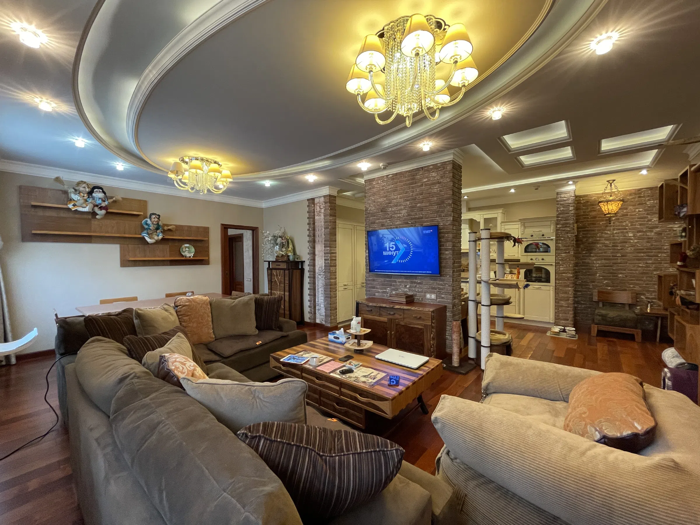 Квартира с кирпичными вставками и шлемом, фото 20