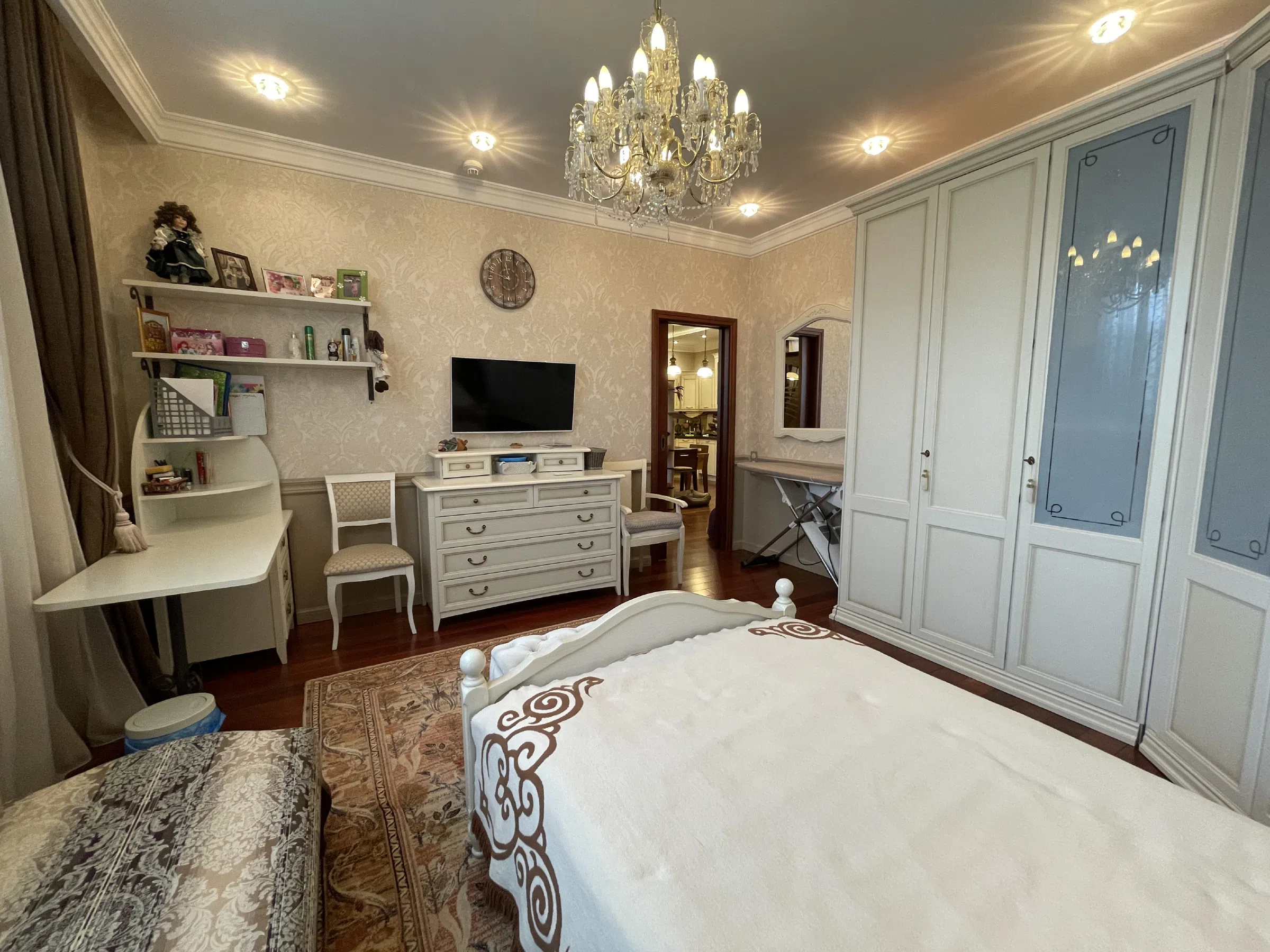 Квартира с кирпичными вставками и шлемом, фото 10
