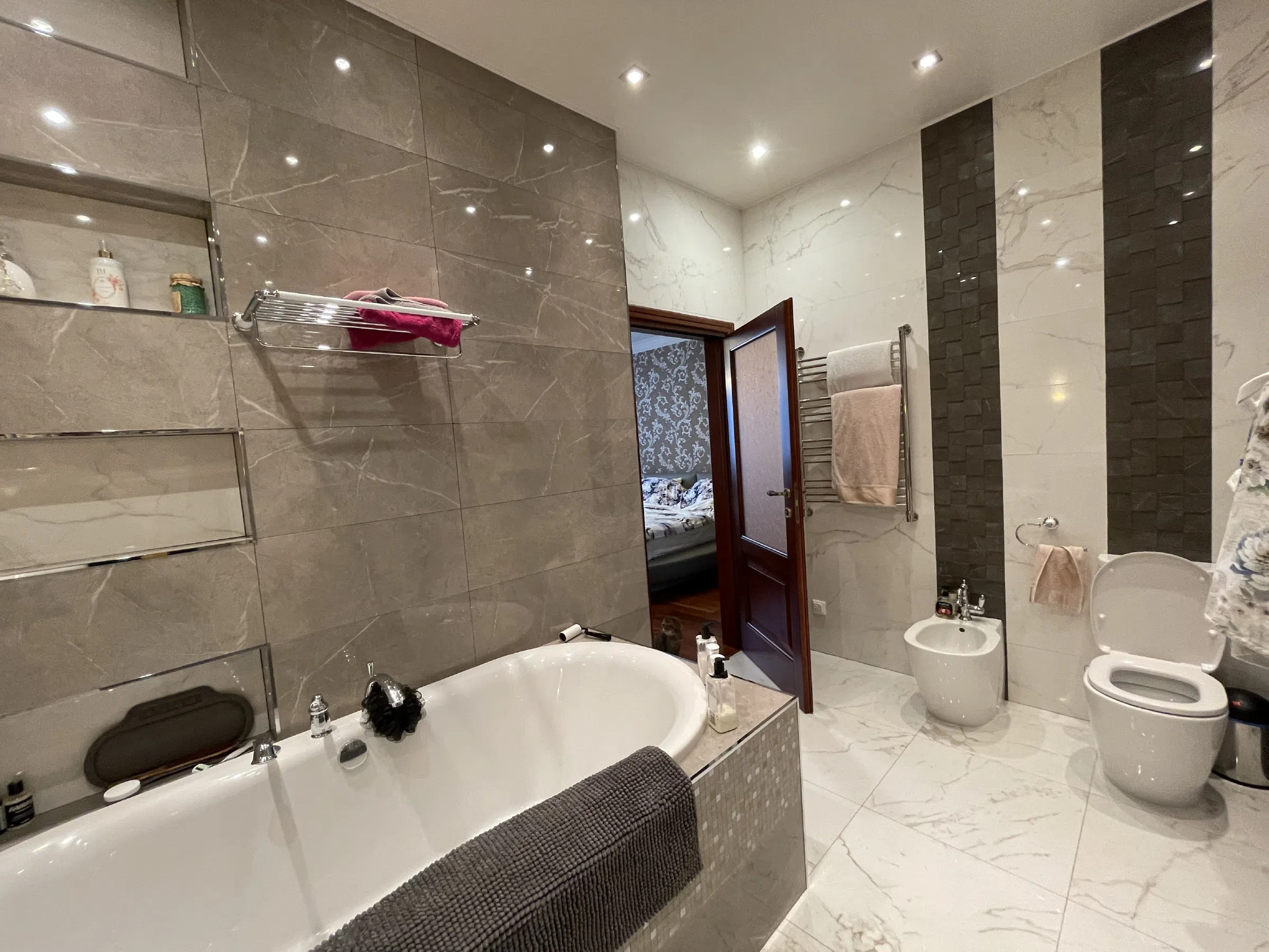 Квартира с кирпичными вставками и шлемом, фото 17