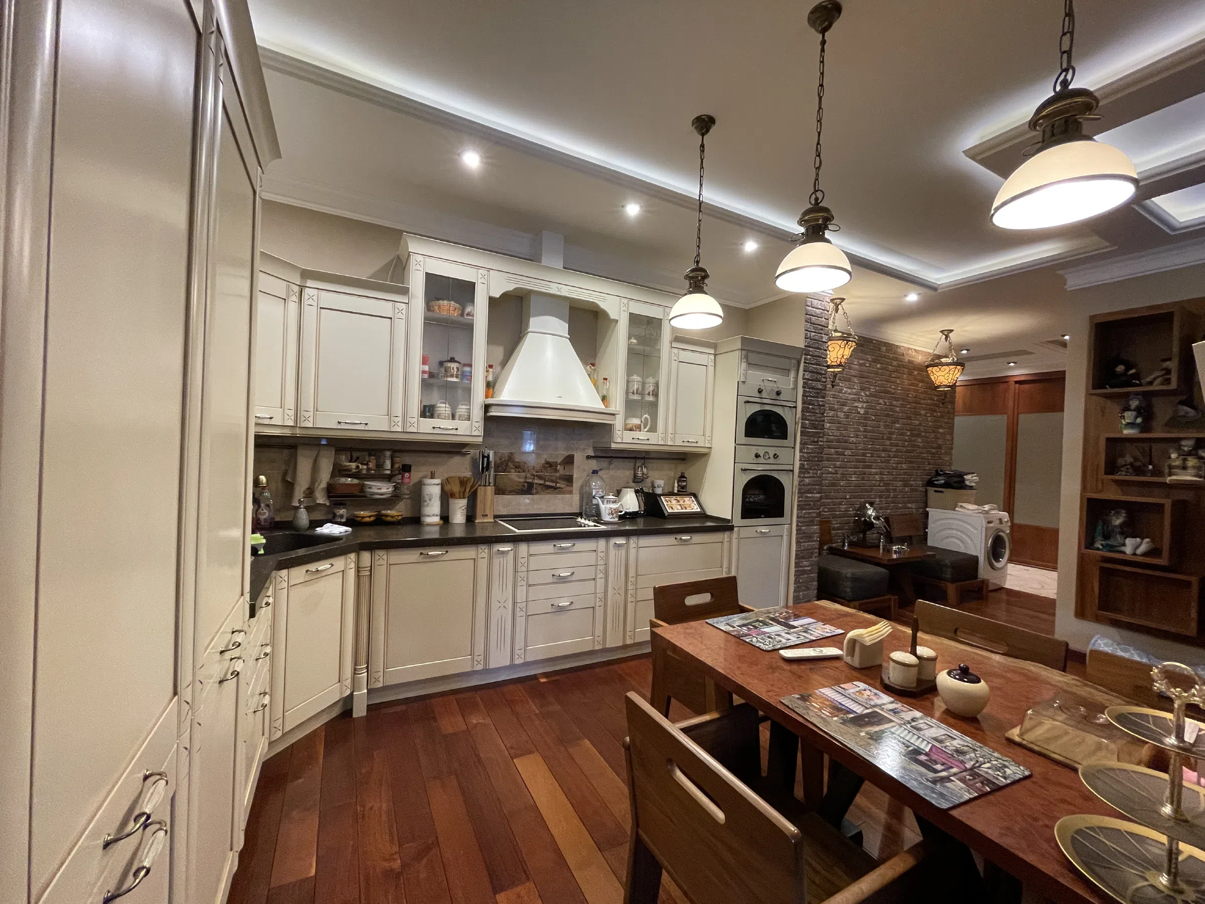 Квартира с кирпичными вставками и шлемом, фото 3