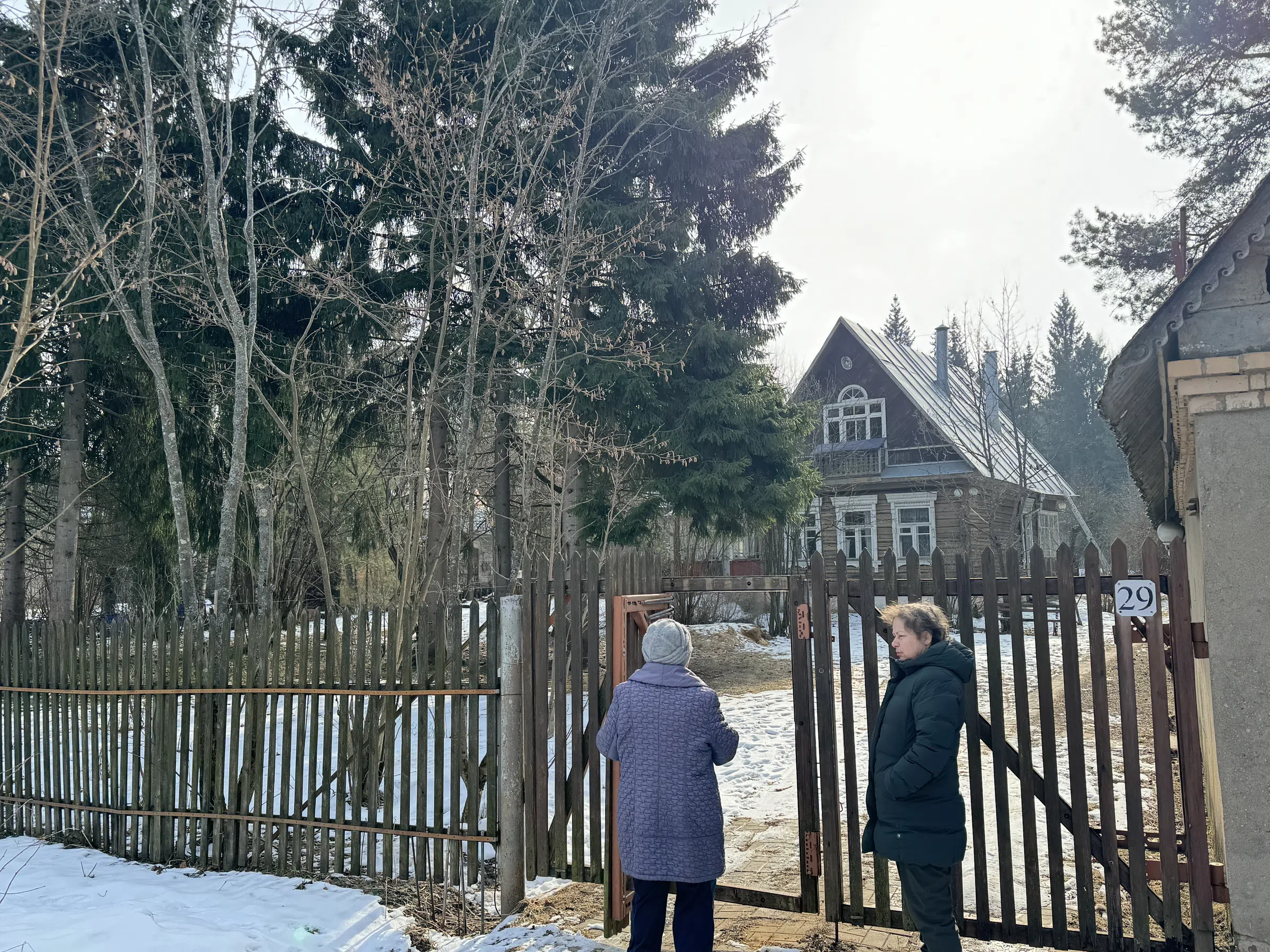 Резной терем в лесу, фото 1