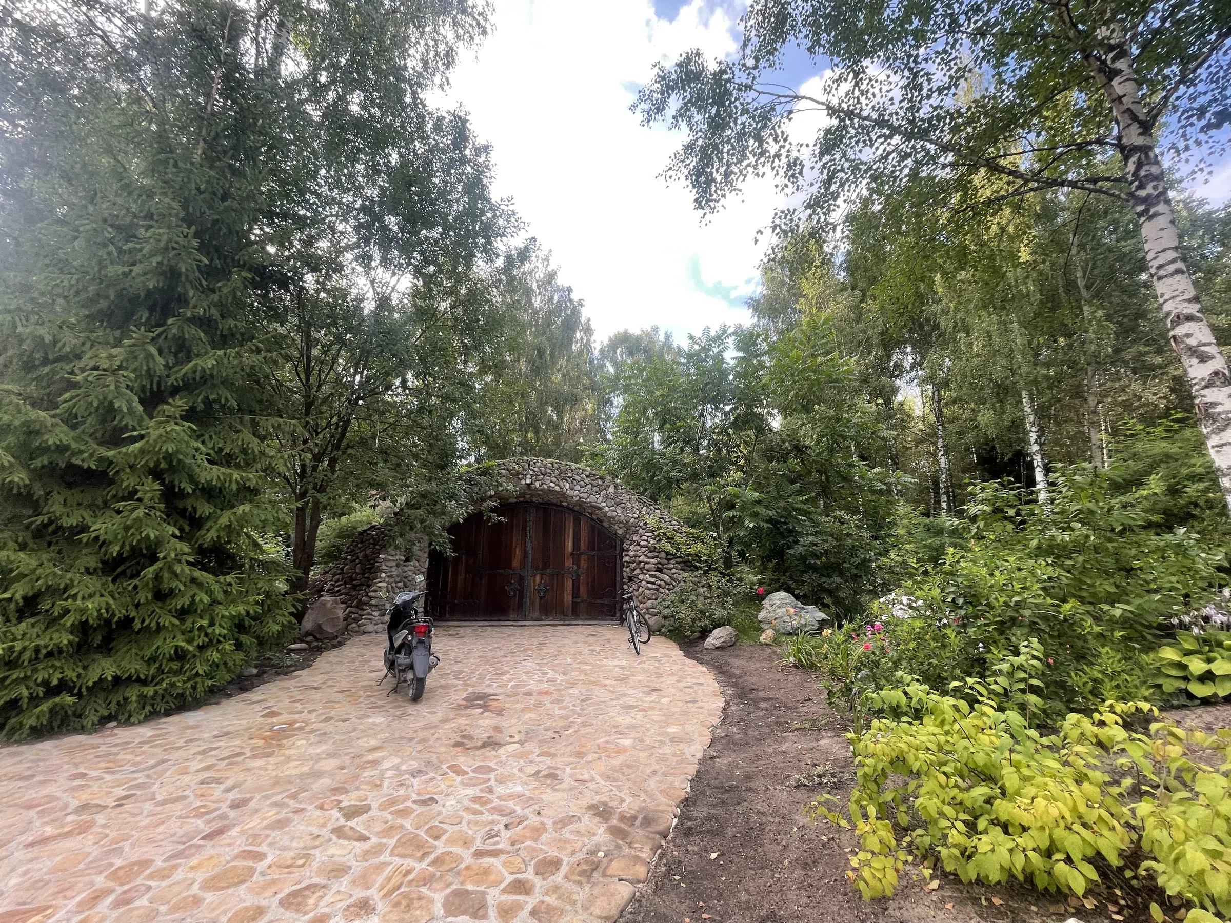 Каменное подземелье в лесу, фото 2