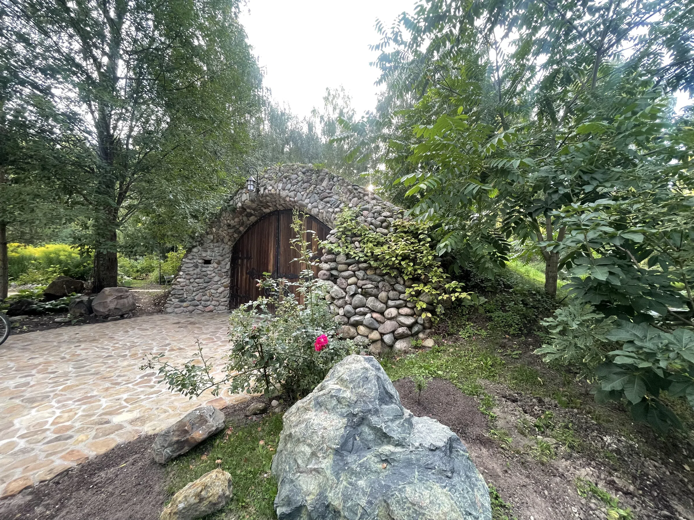 Каменное подземелье в лесу, фото 5