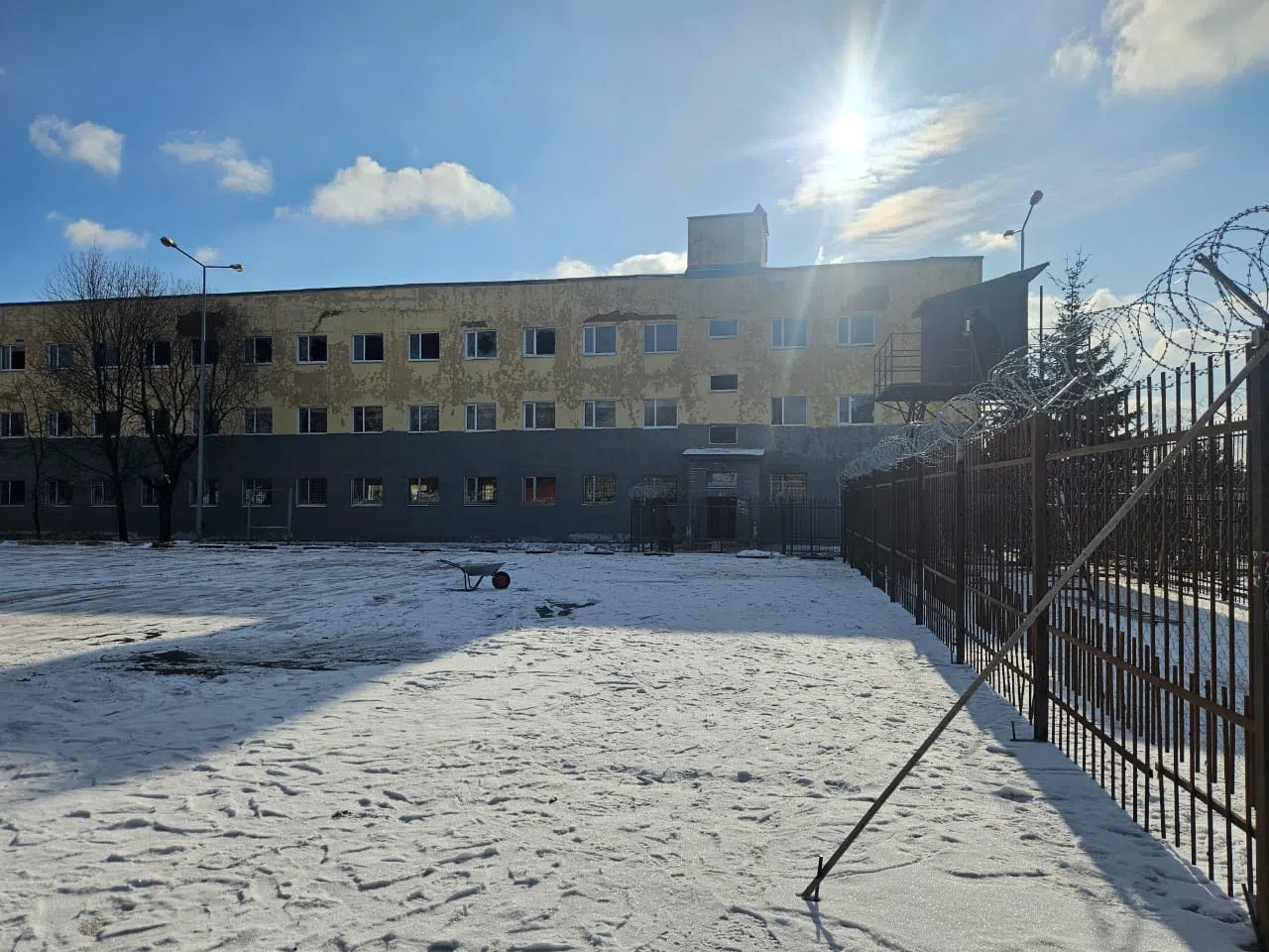 Тюрьма брутализм промзона, фото 1