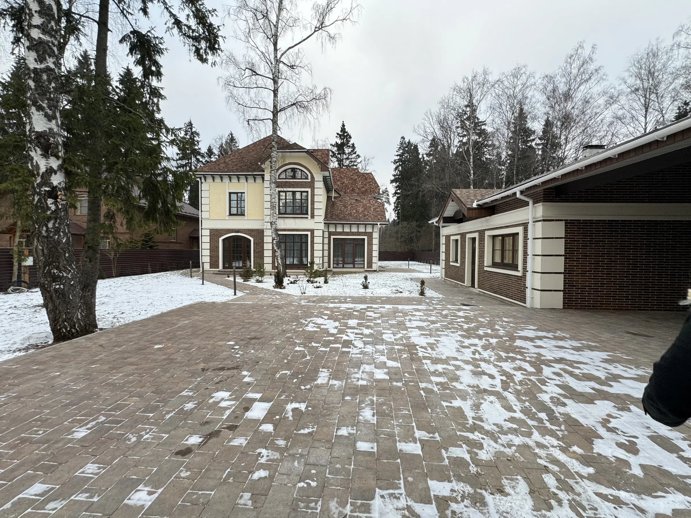 Жёлтый дом с арками, фото 1