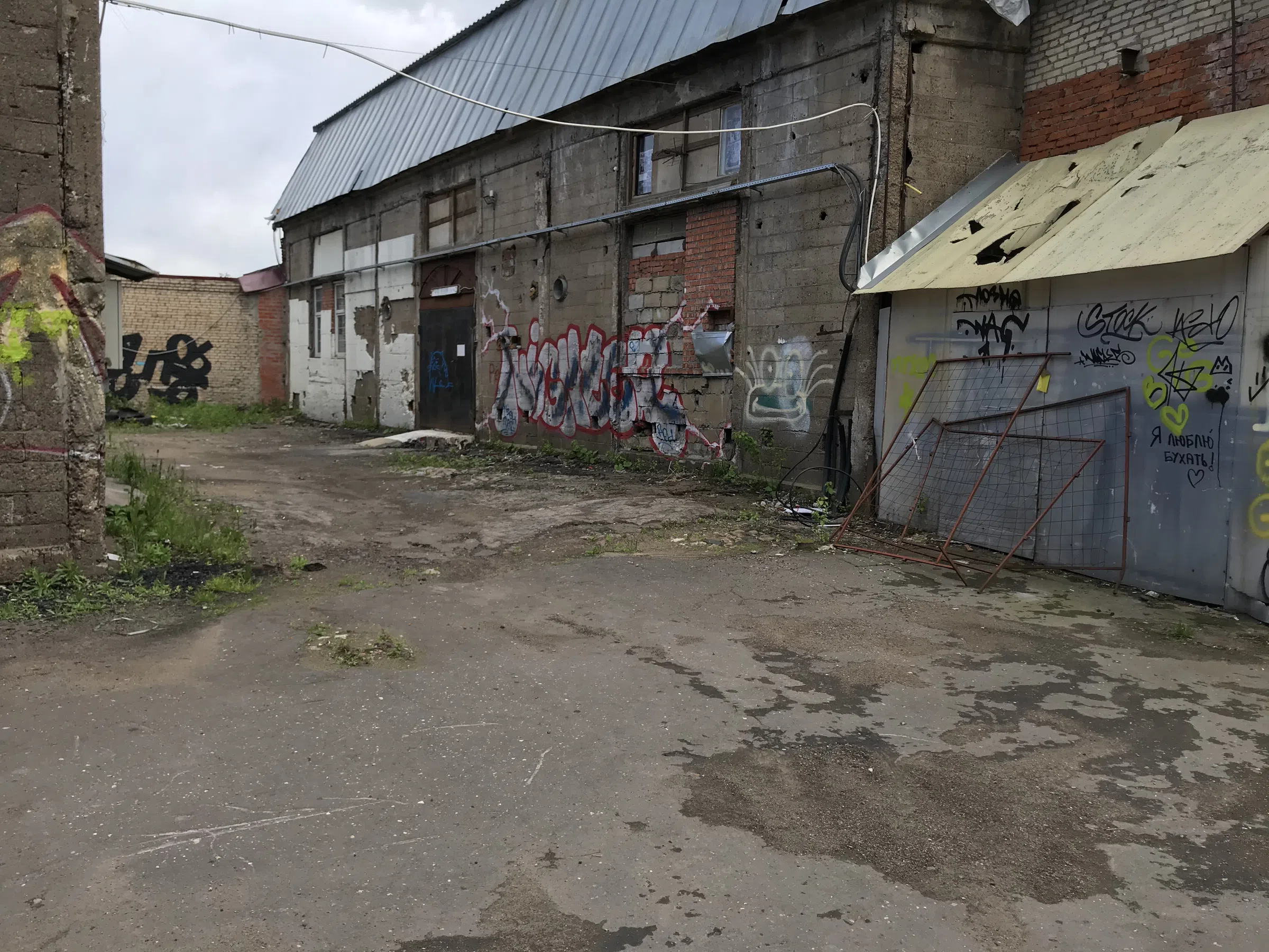 Кирпичная промзона с граффити, фото 20