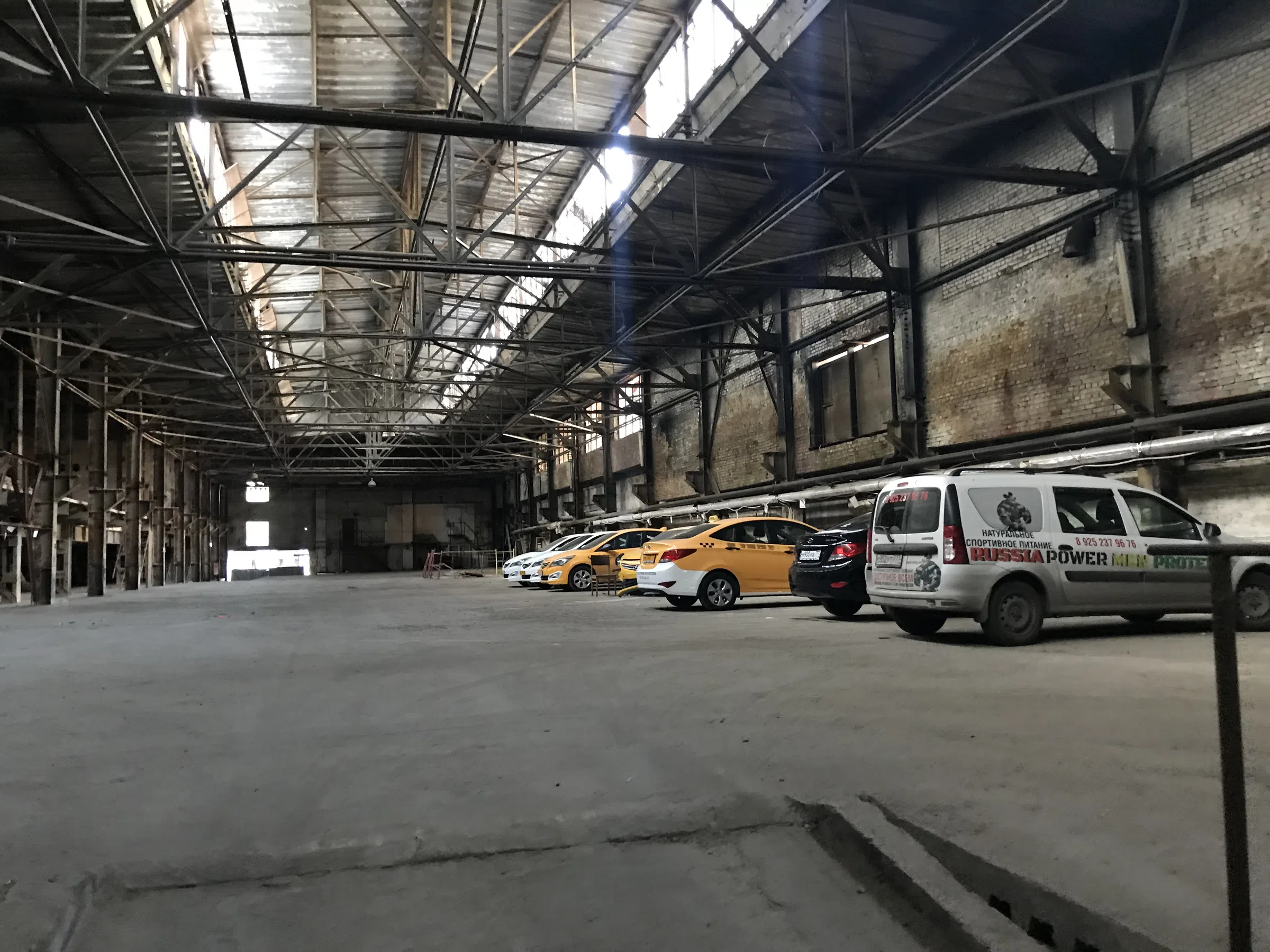 Заводской цех с такси, фото 4