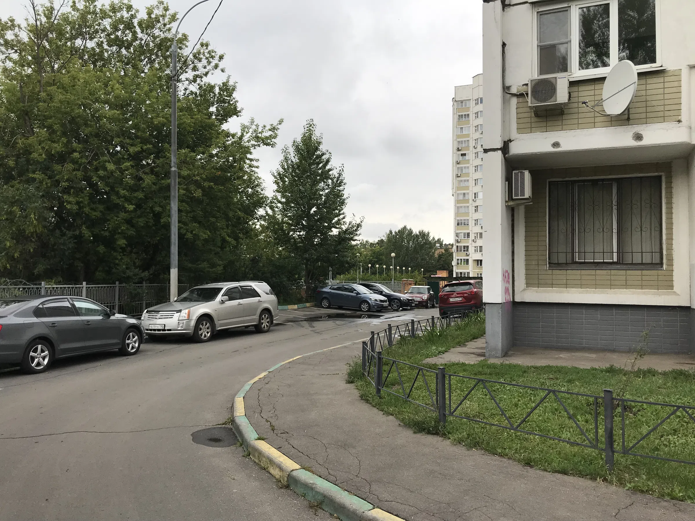 Парковка у многоэтажки, фото 11