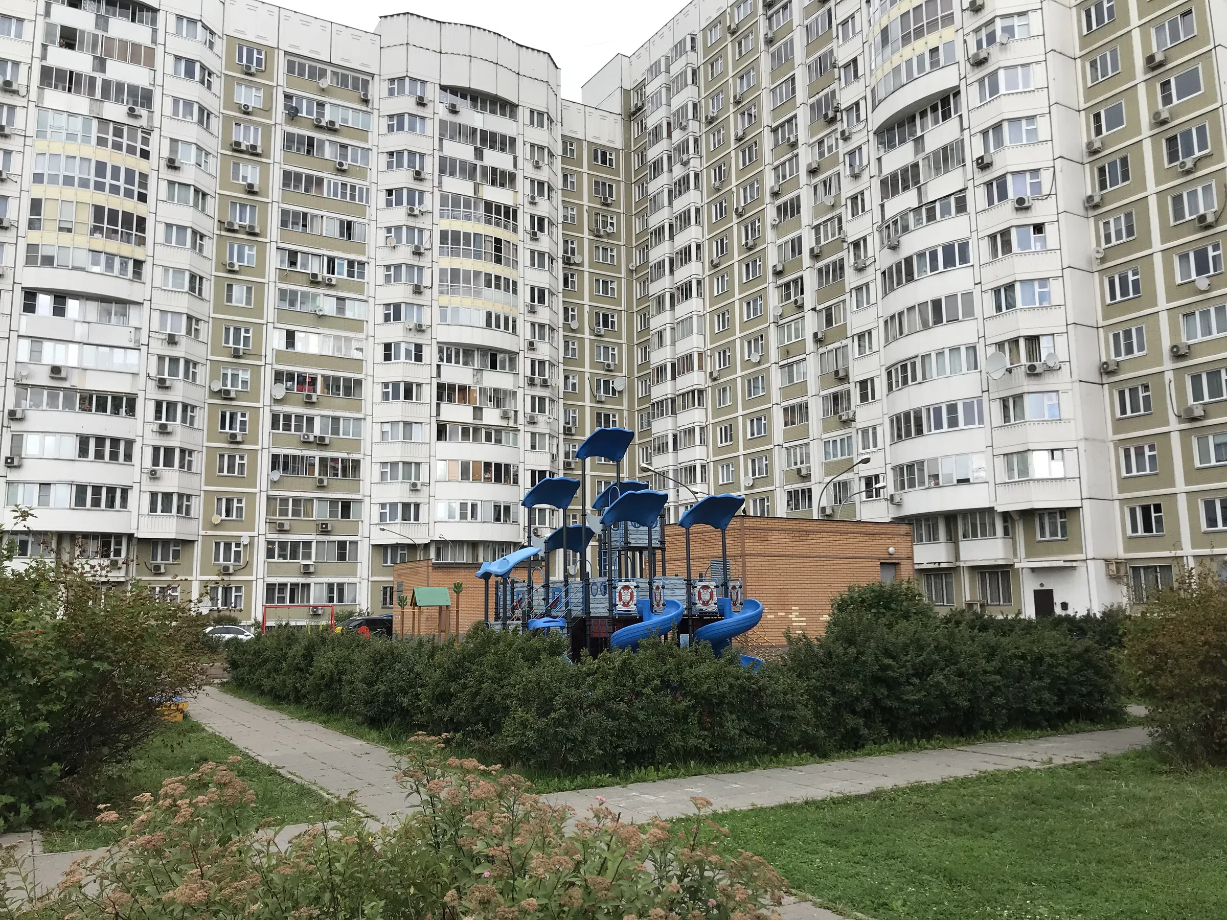 Парковка у многоэтажки, фото 13