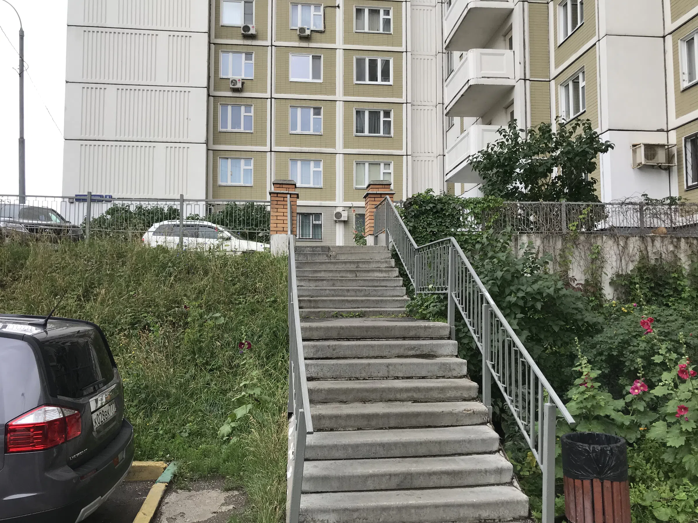 Парковка у многоэтажки, фото 5