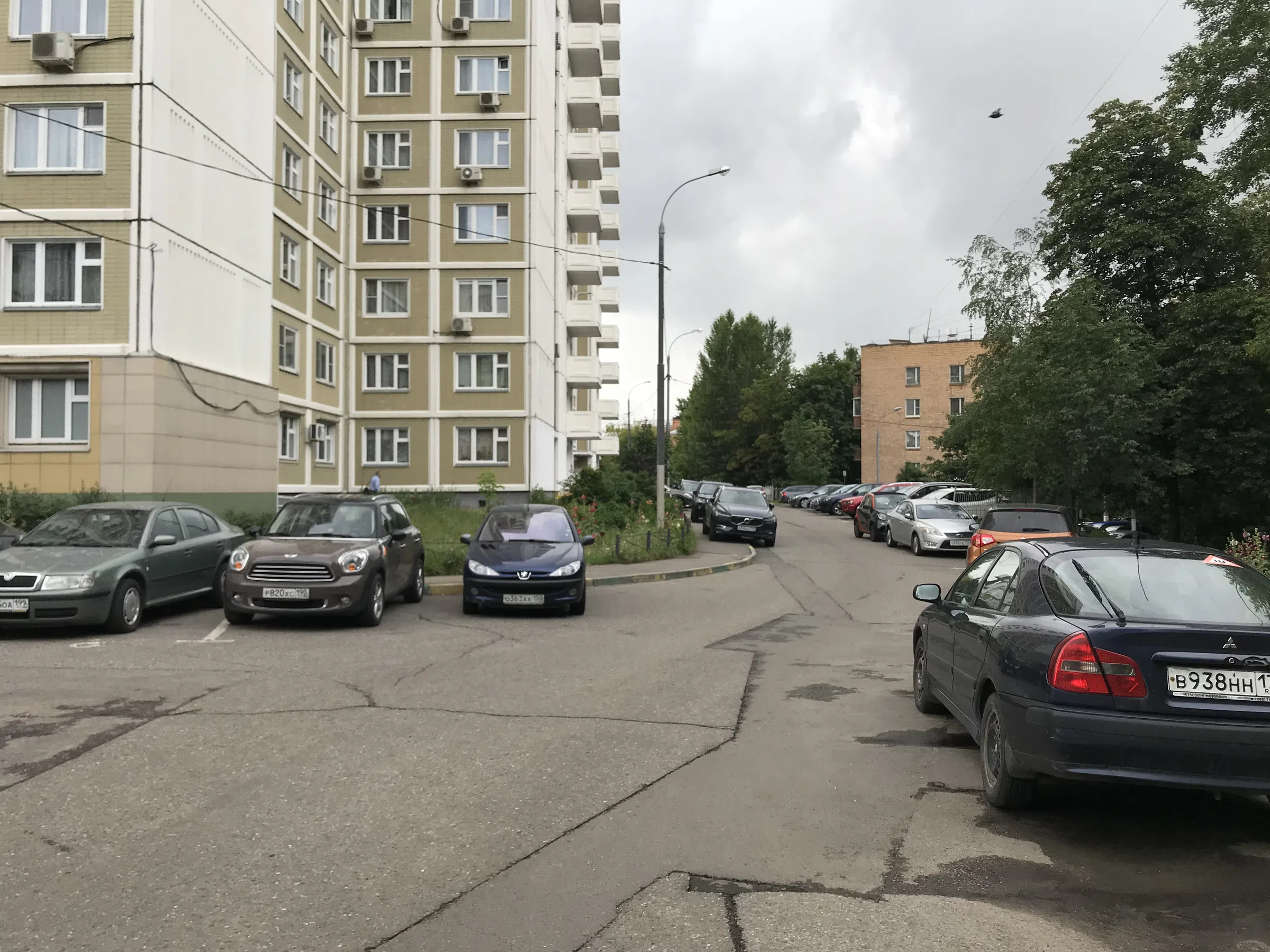 Парковка у многоэтажки, фото 4