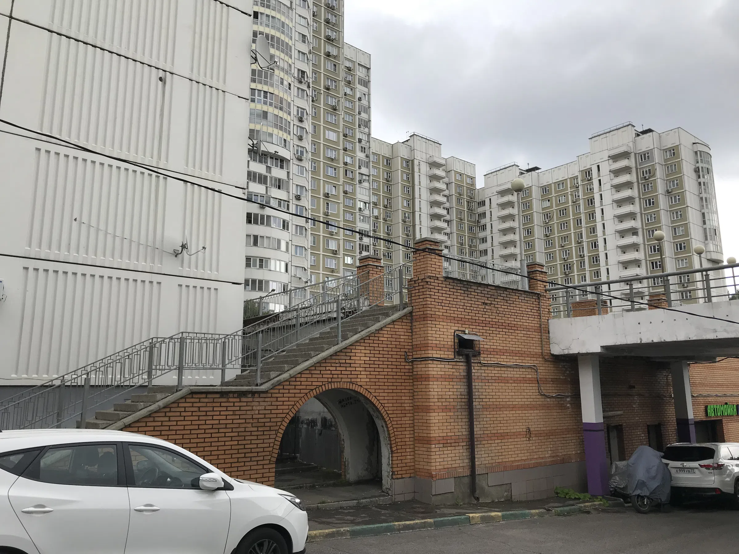 Парковка у многоэтажки, фото 24