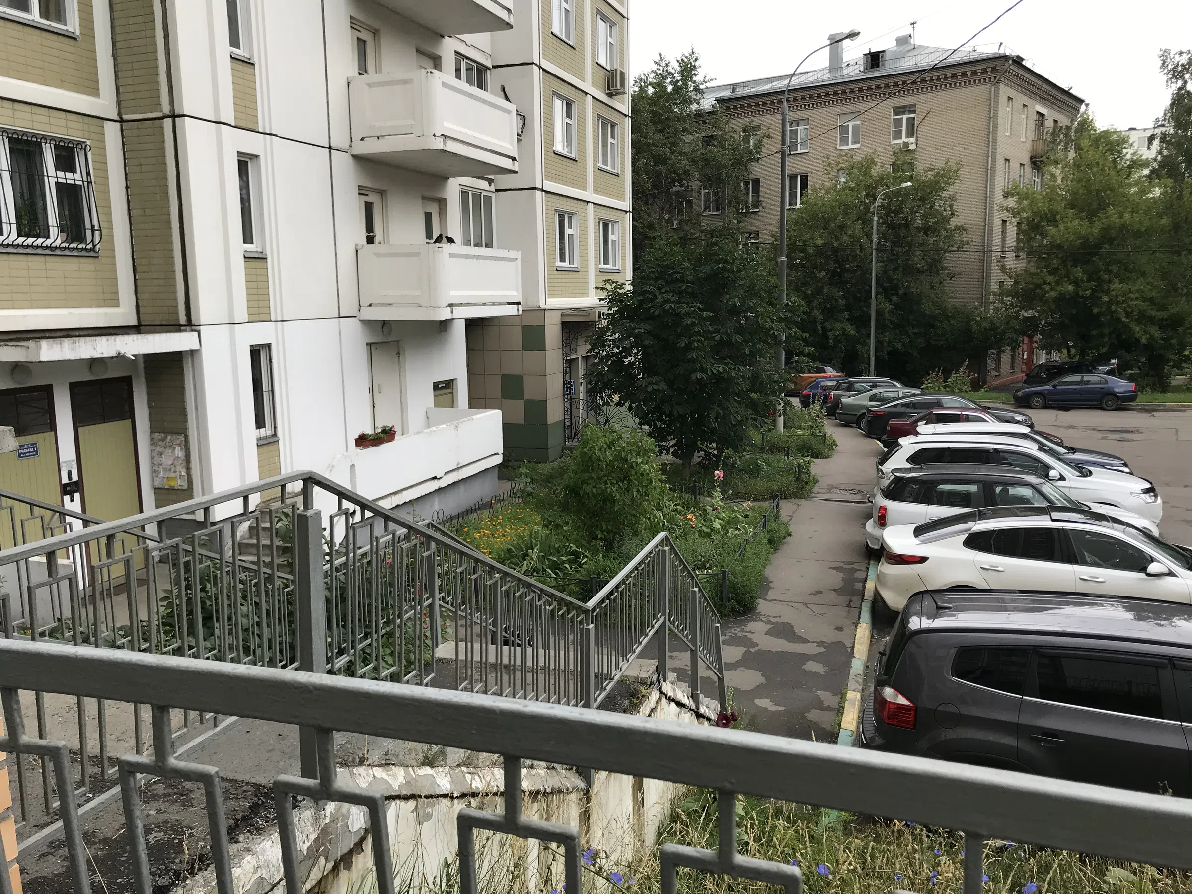 Парковка у многоэтажки, фото 6