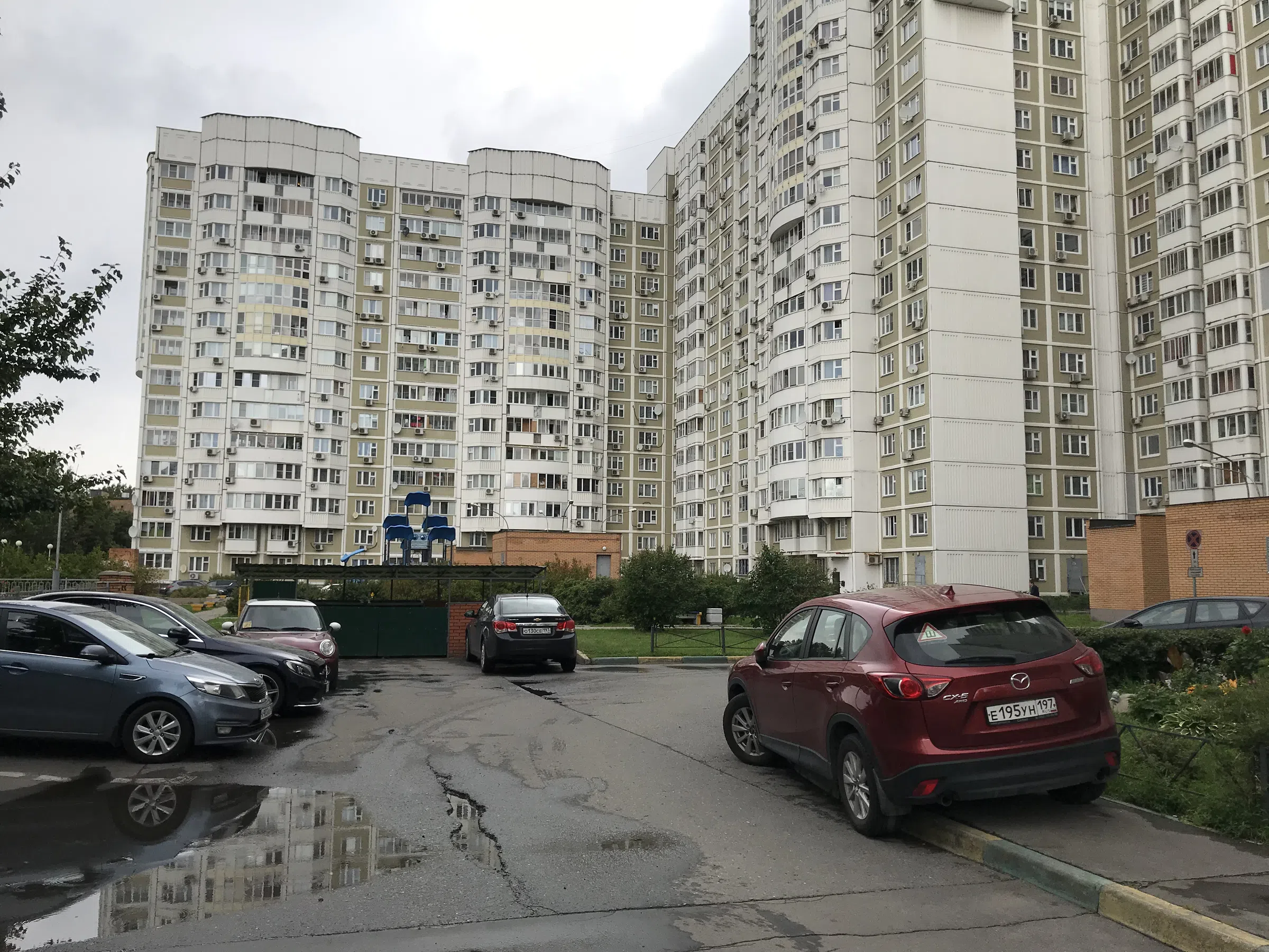 Парковка у многоэтажки, фото 12
