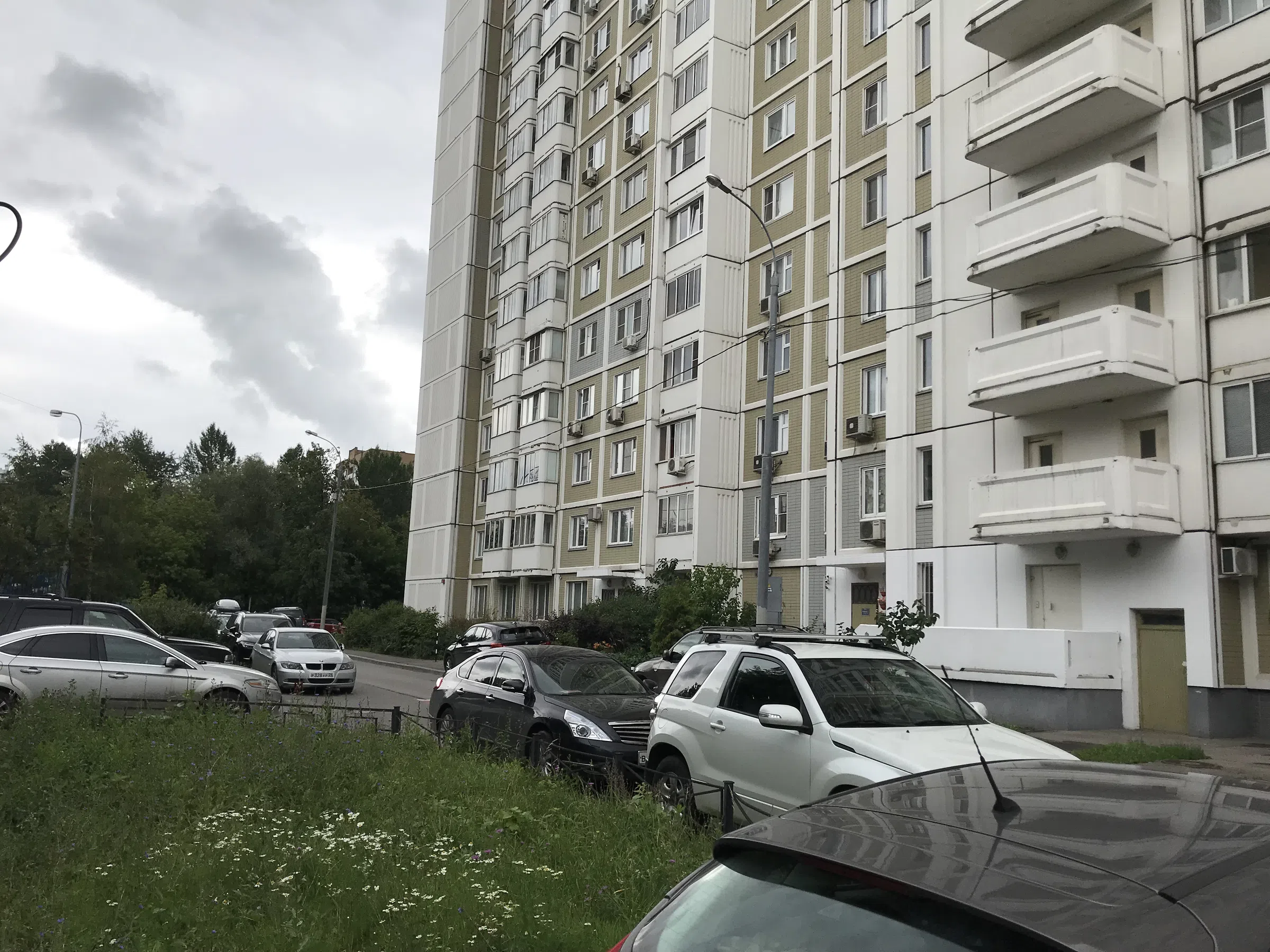 Парковка у многоэтажки, фото 8
