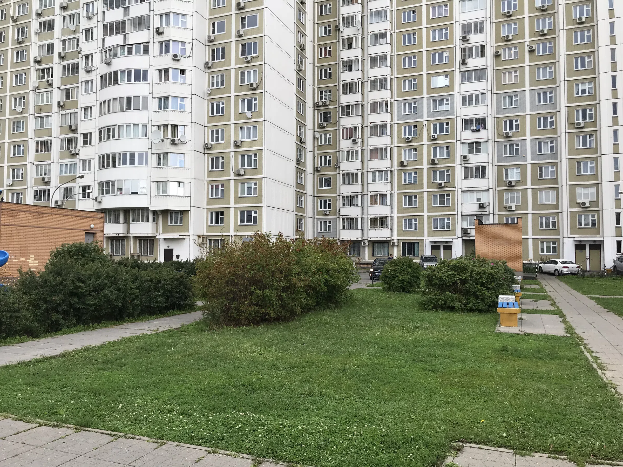 Парковка у многоэтажки, фото 14