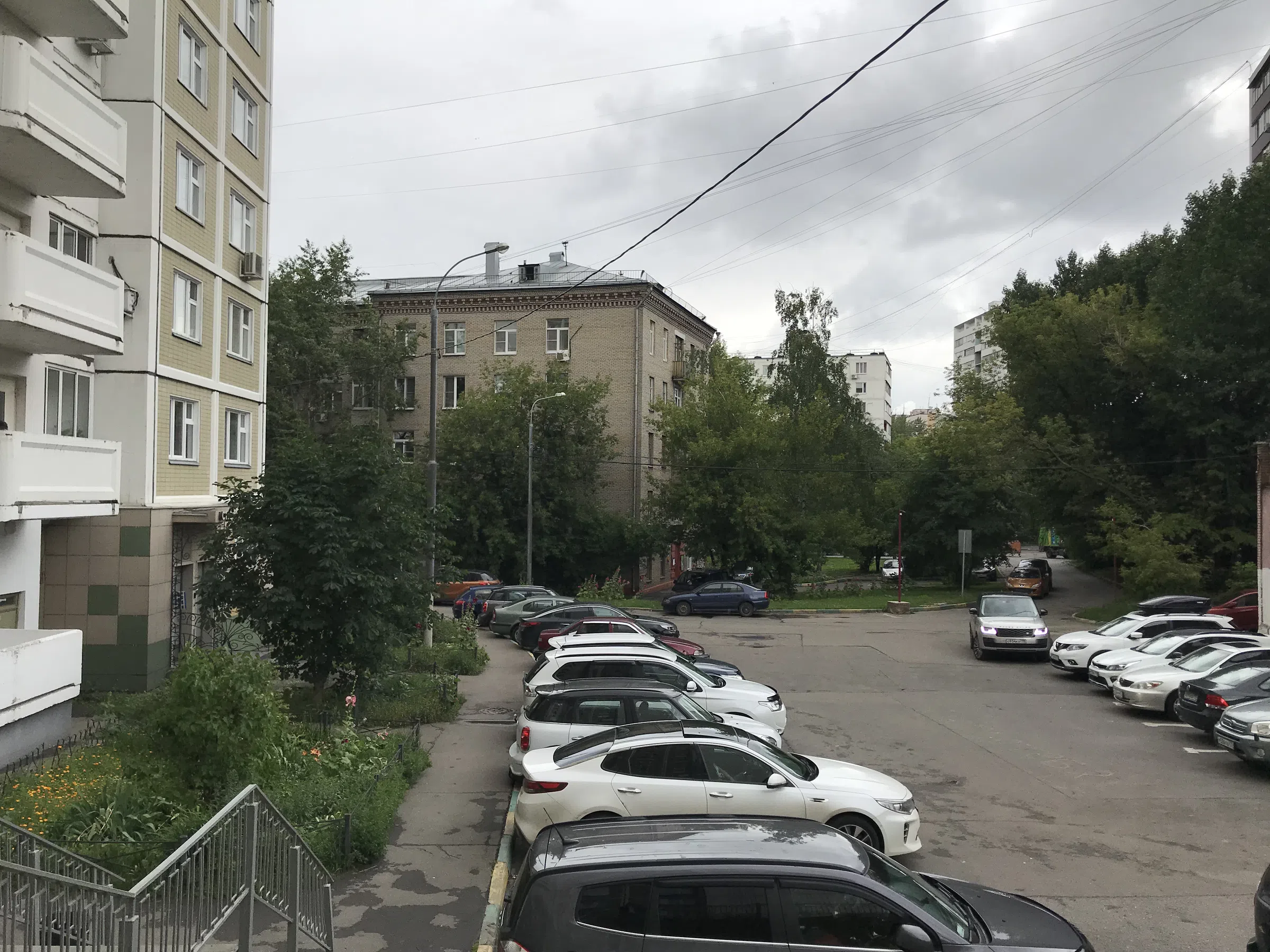 Парковка у многоэтажки, фото 7