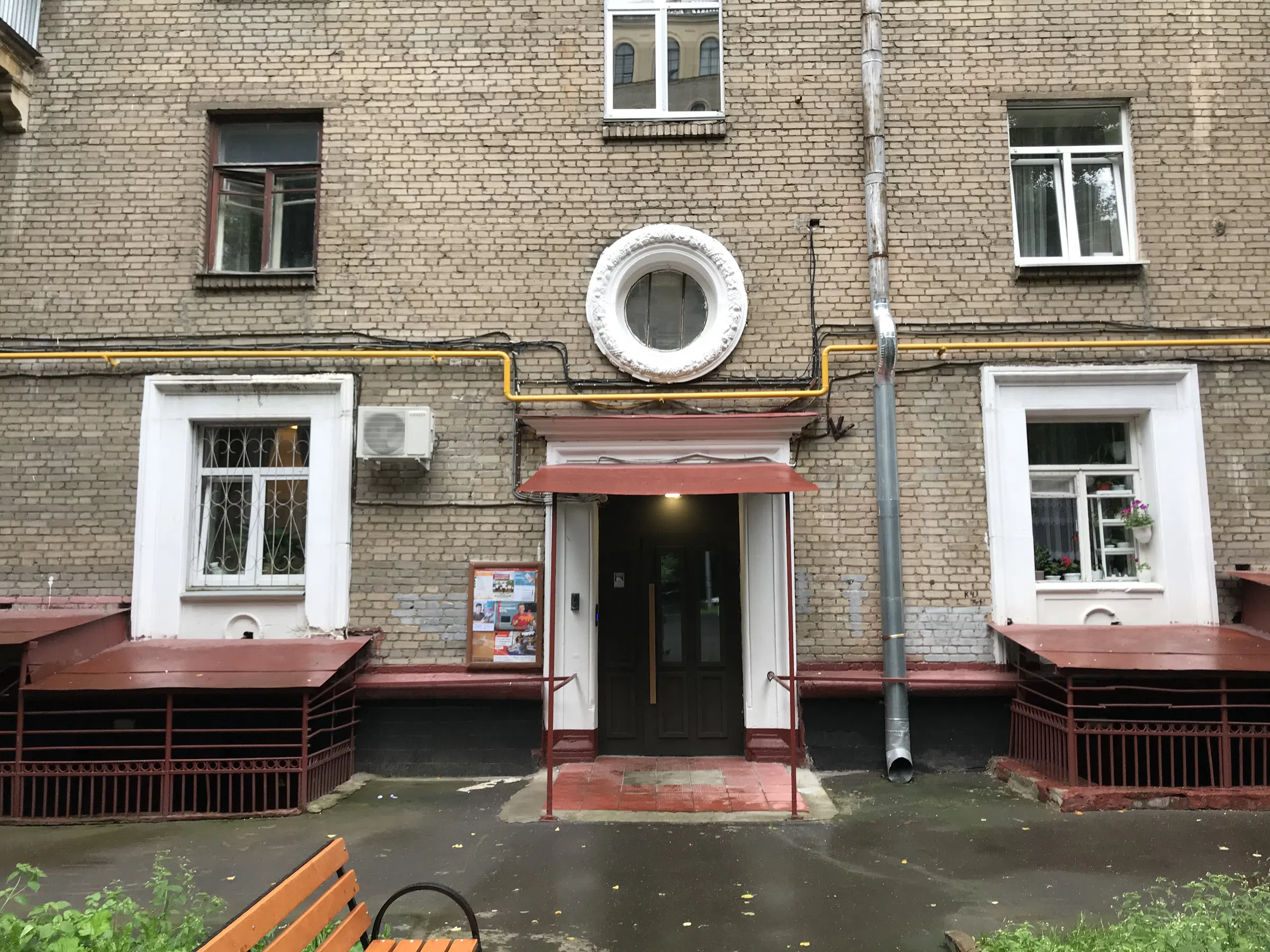 Сталинка с круглым окном, фото 11
