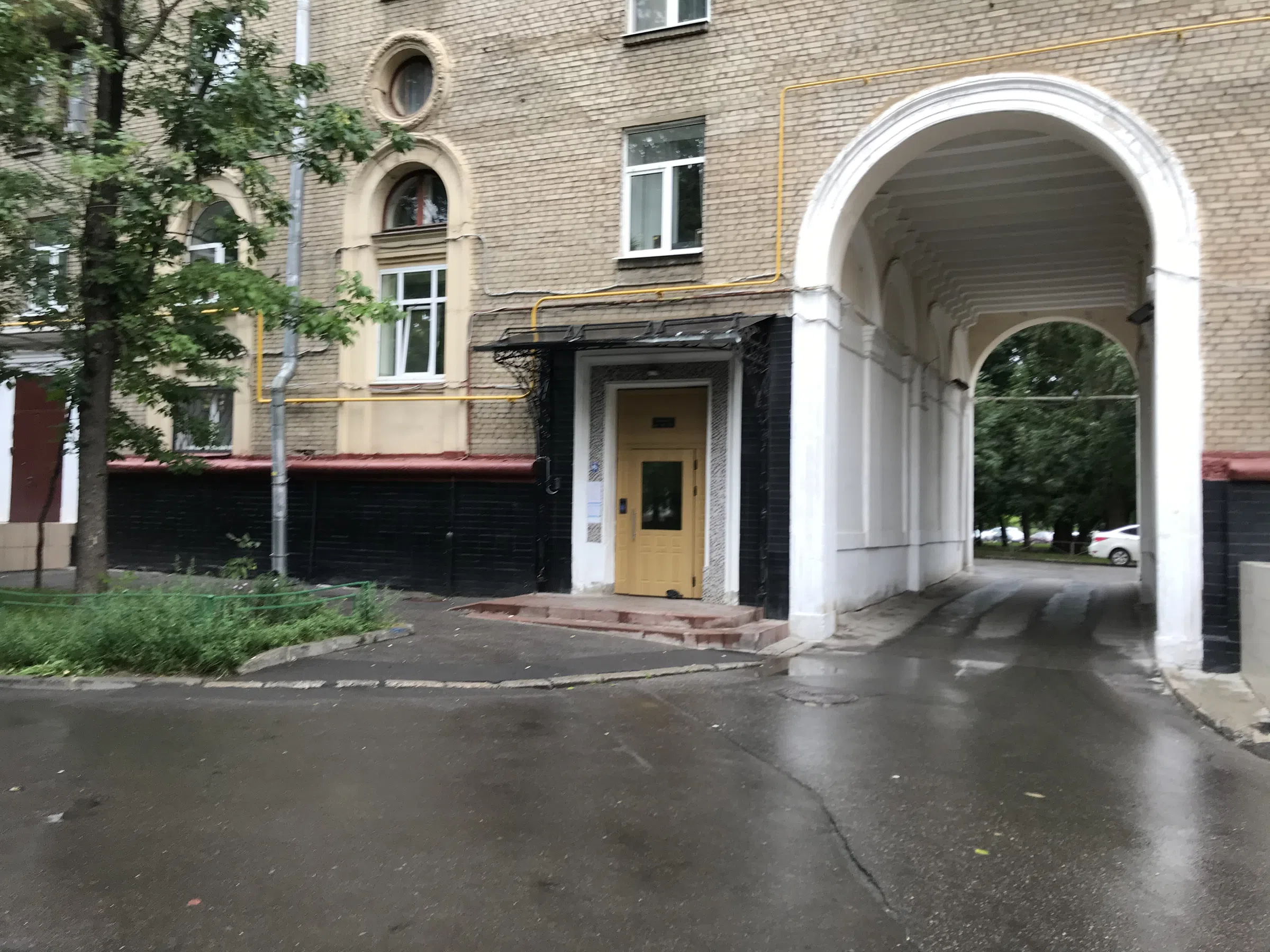 Сталинка с жёлтыми трубами, фото 11