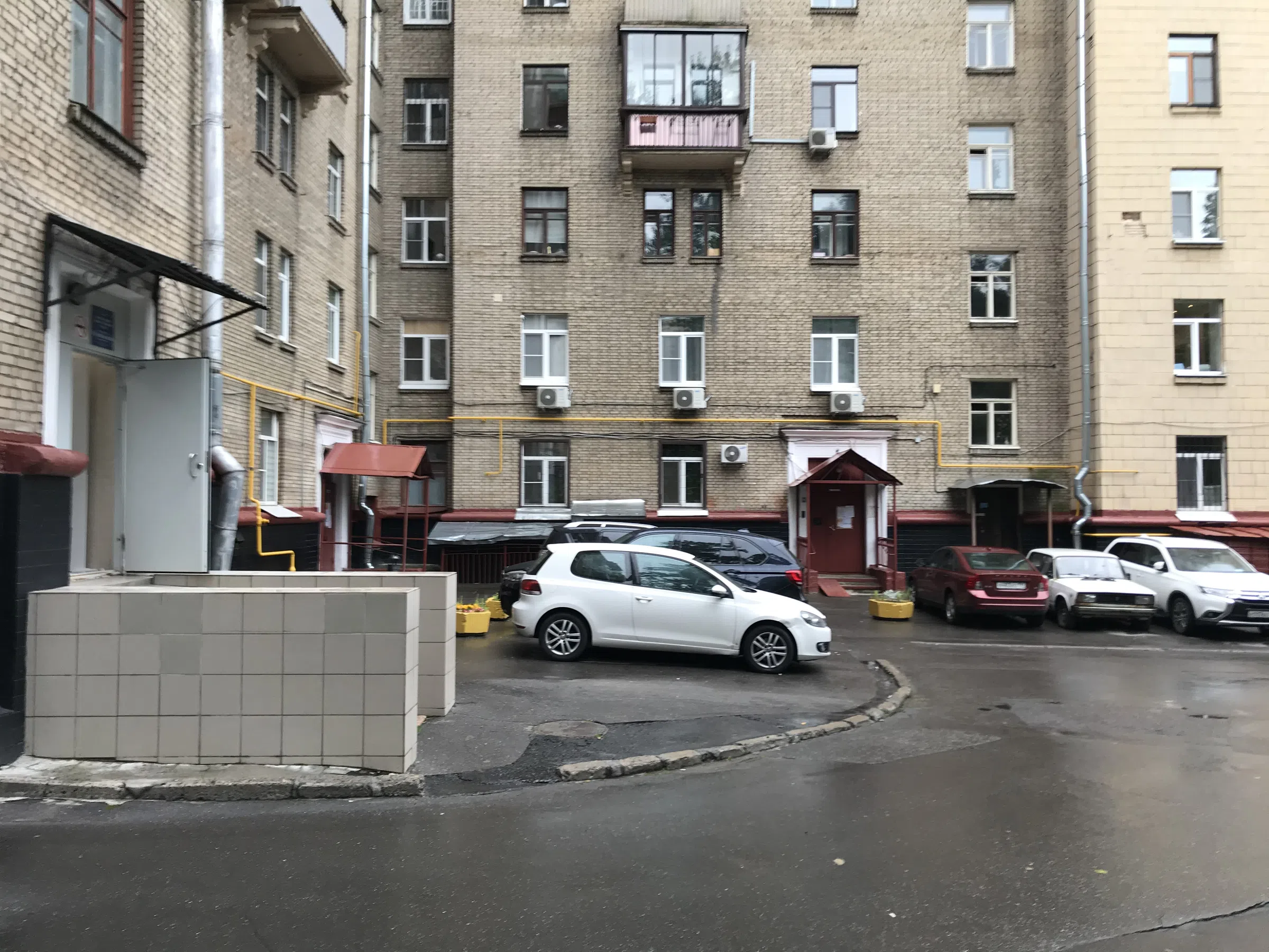 Сталинка с жёлтыми трубами, фото 12