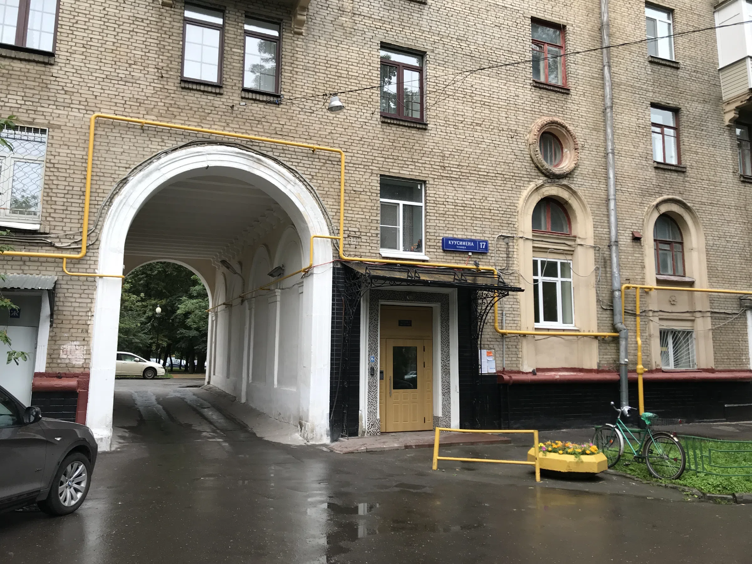 Сталинка с жёлтыми трубами, фото 1