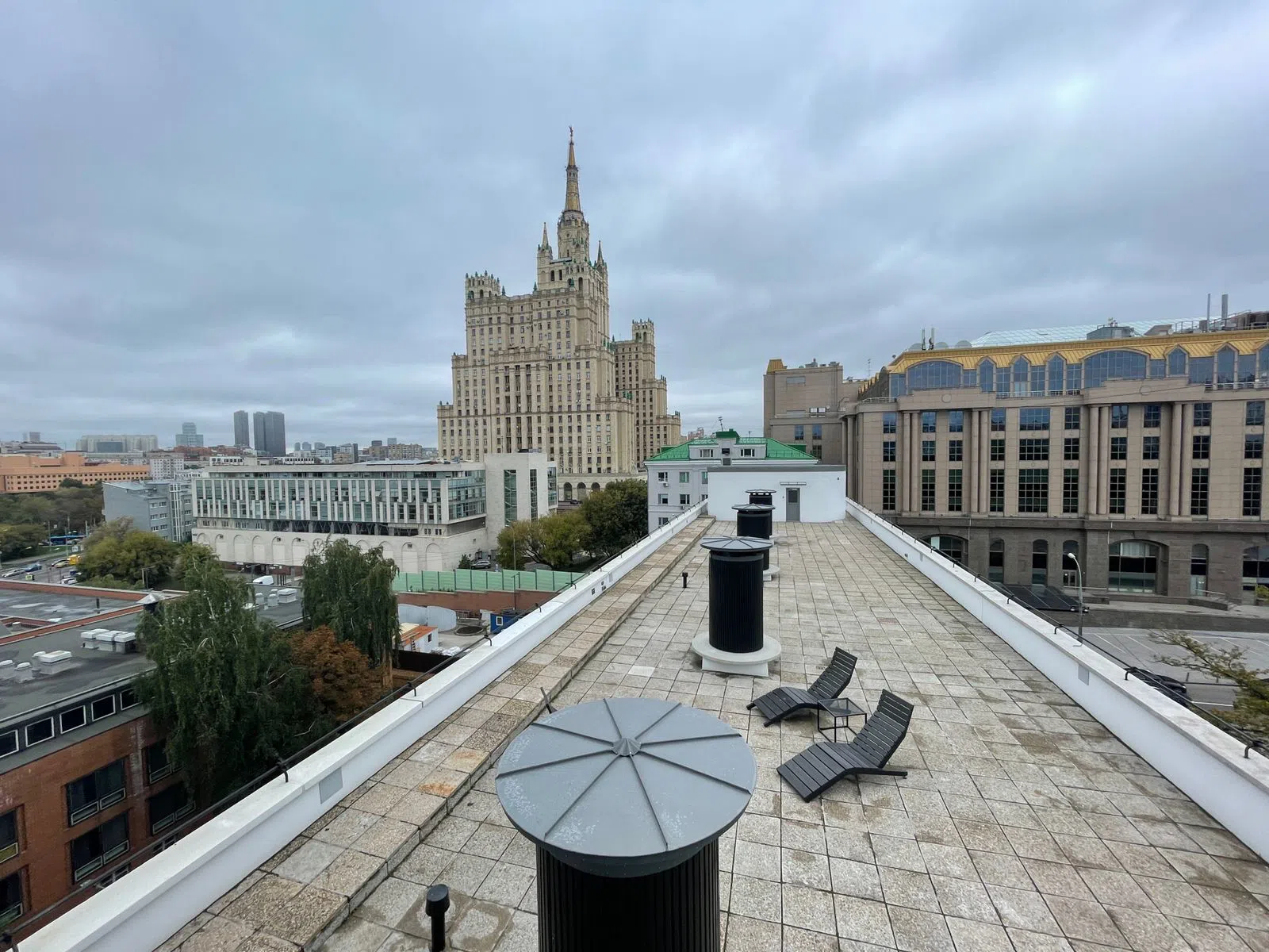 Минимализм с винтовой лестницей, фото 10