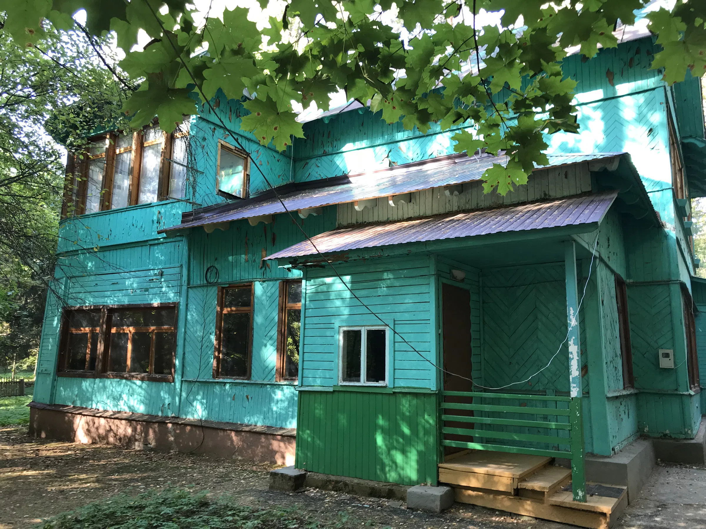 Бирюзовая усадьба в парке, фото 7
