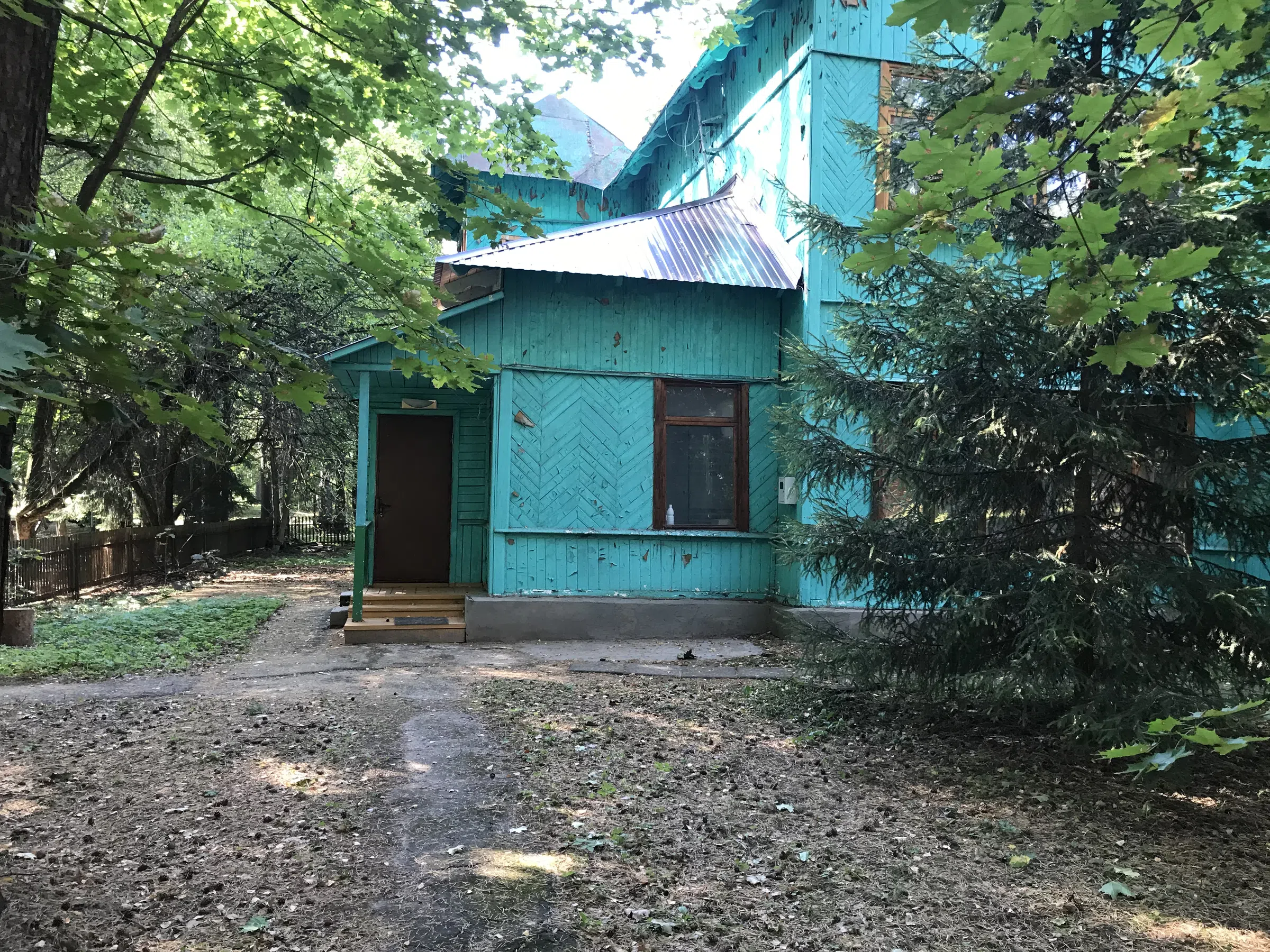 Бирюзовая усадьба в парке, фото 5