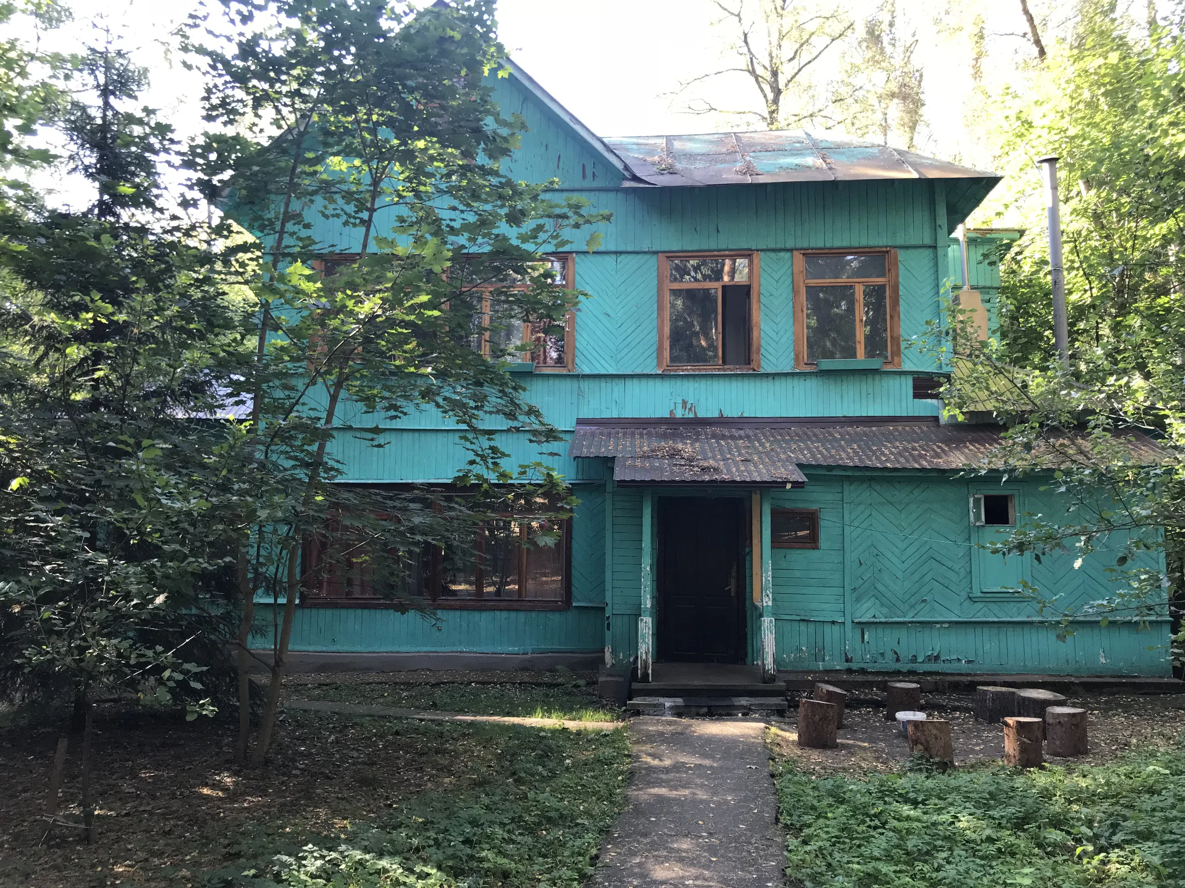 Бирюзовая усадьба в парке, фото 3