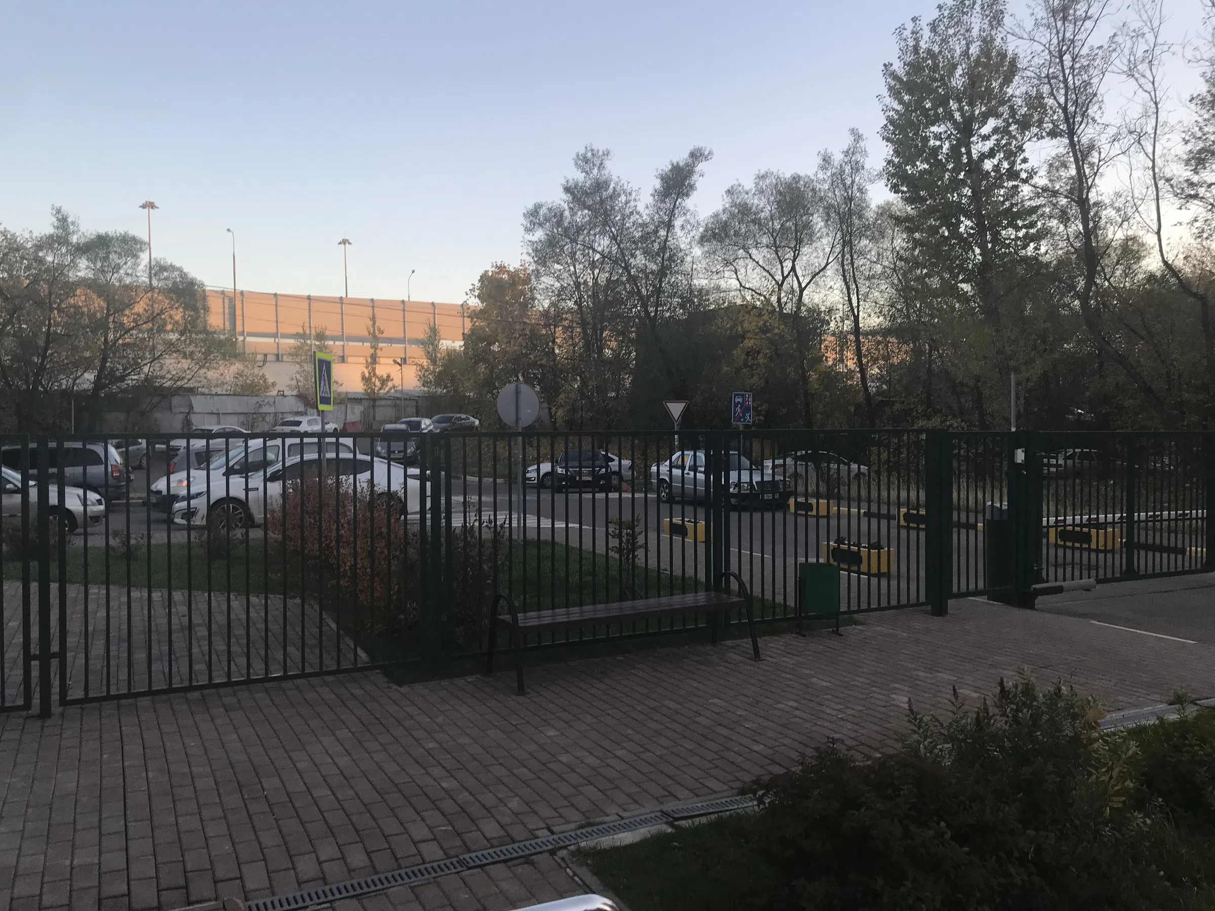 Парковка у жилого комплекса, фото 3