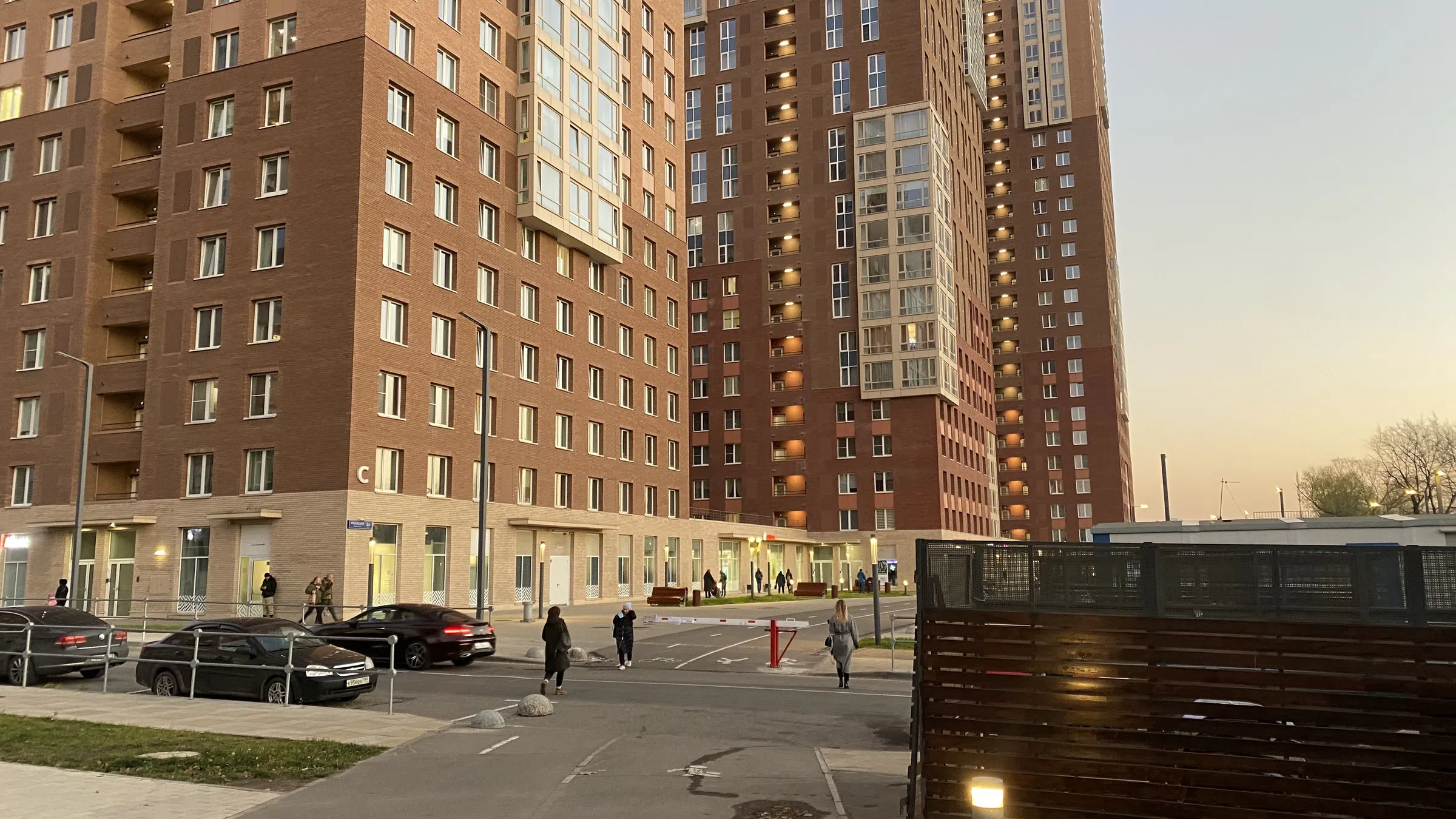 Парковка у многоэтажек, фото 1
