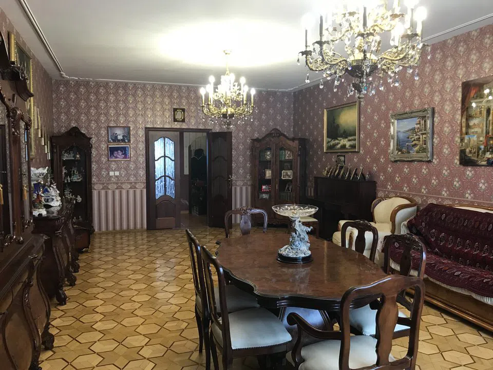 Классическая сталинка с обилием дерева, фото 12