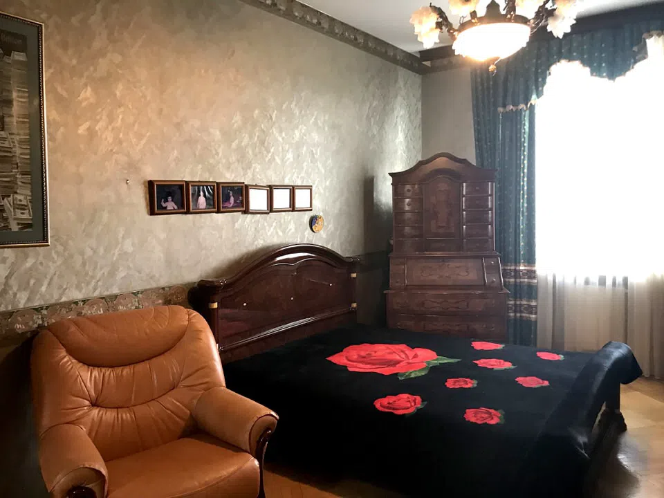 Классическая сталинка с обилием дерева, фото 1