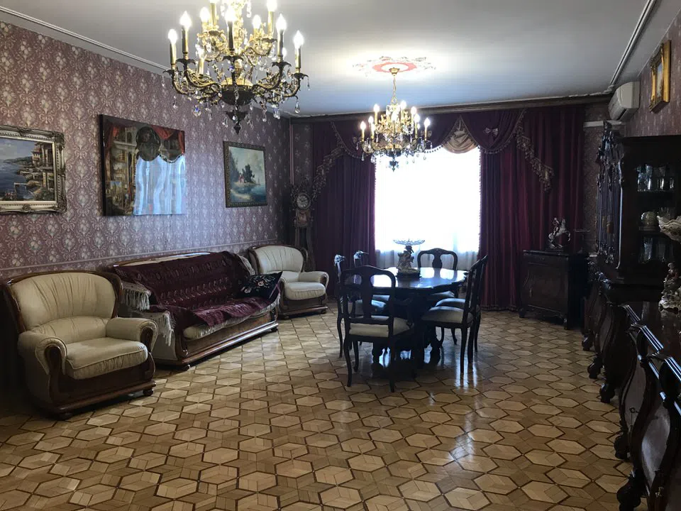 Классическая сталинка с обилием дерева, фото 24