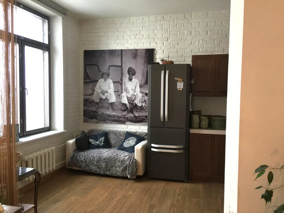 Квартира с лестницей и кухней, фото 1